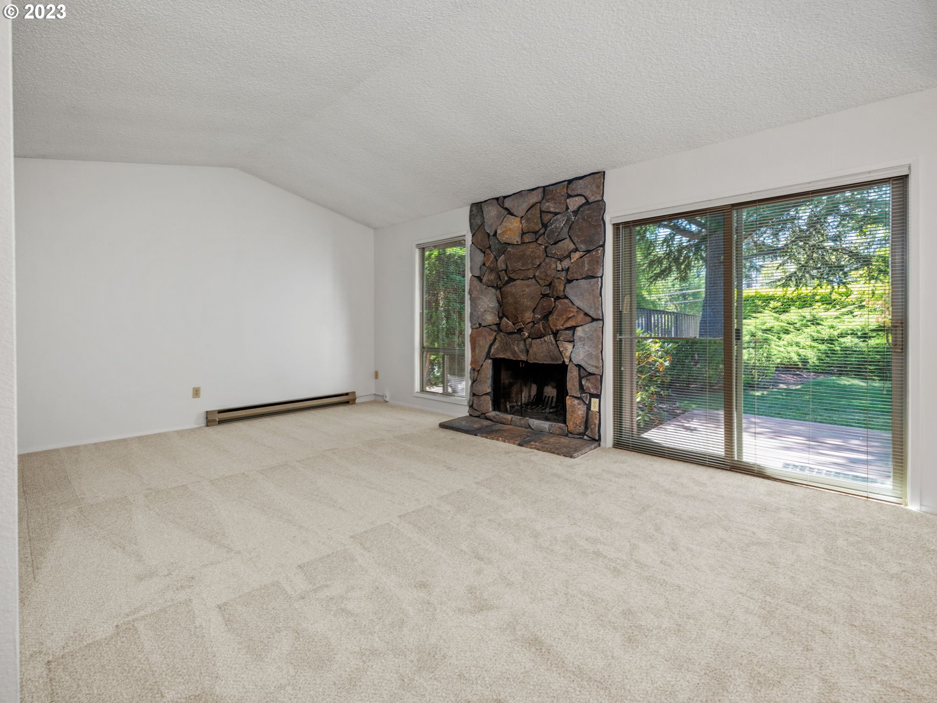 Photo #5: 23329819 Listing 