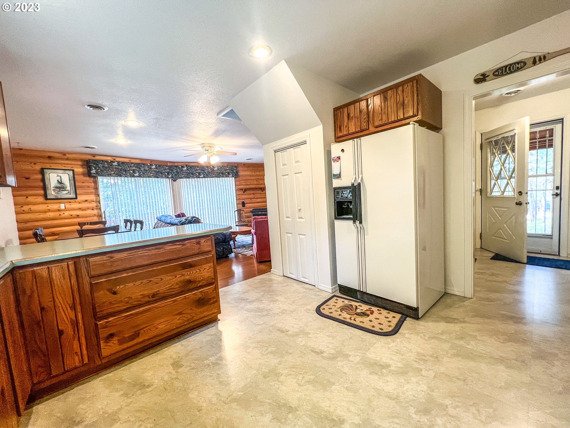 805 N BONANZA ST