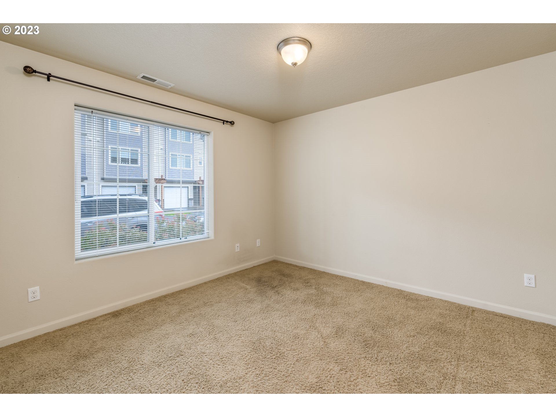 Photo #3: 23337649 Listing 