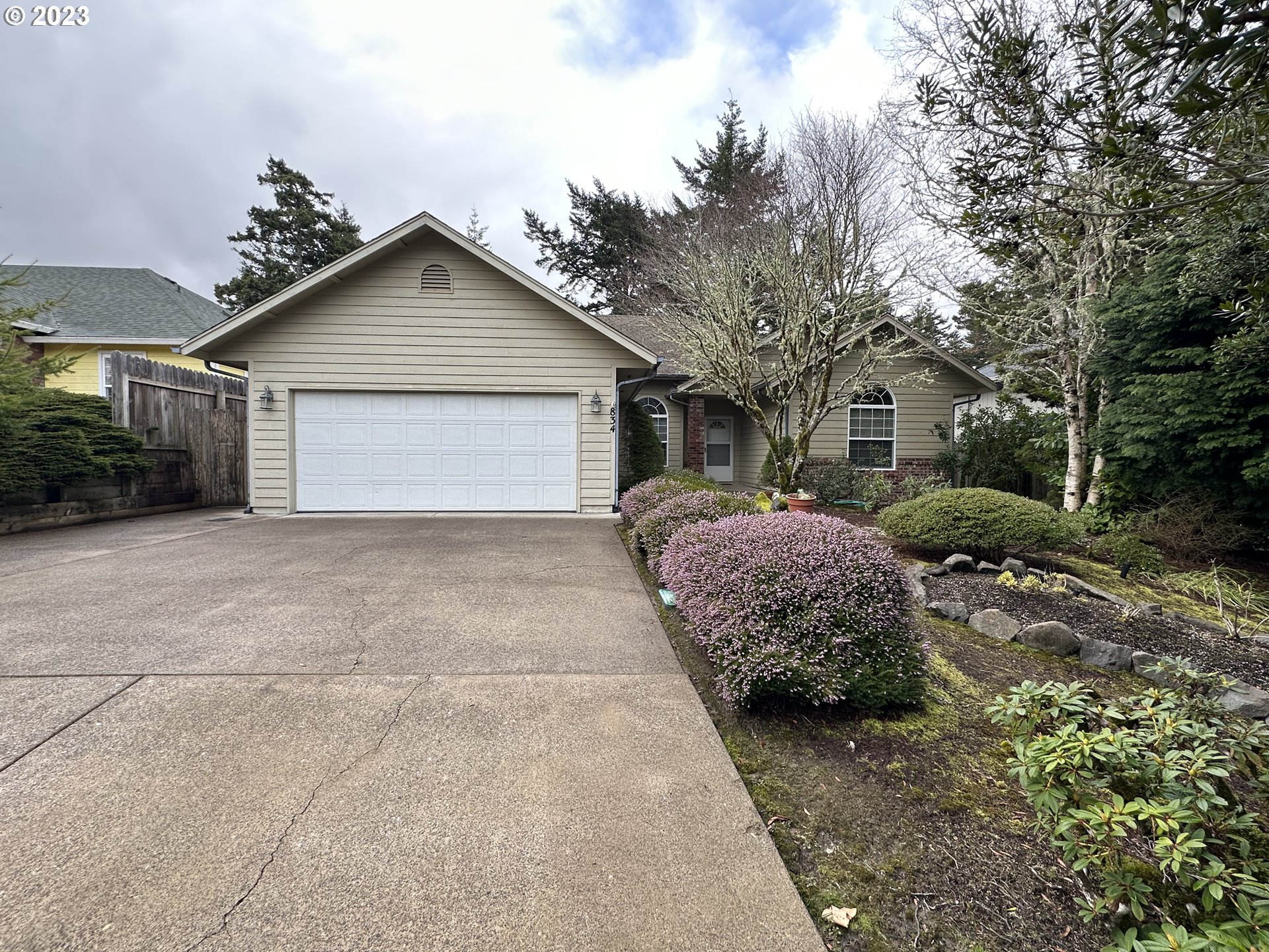 834 8TH ST, Florence, OR 97439