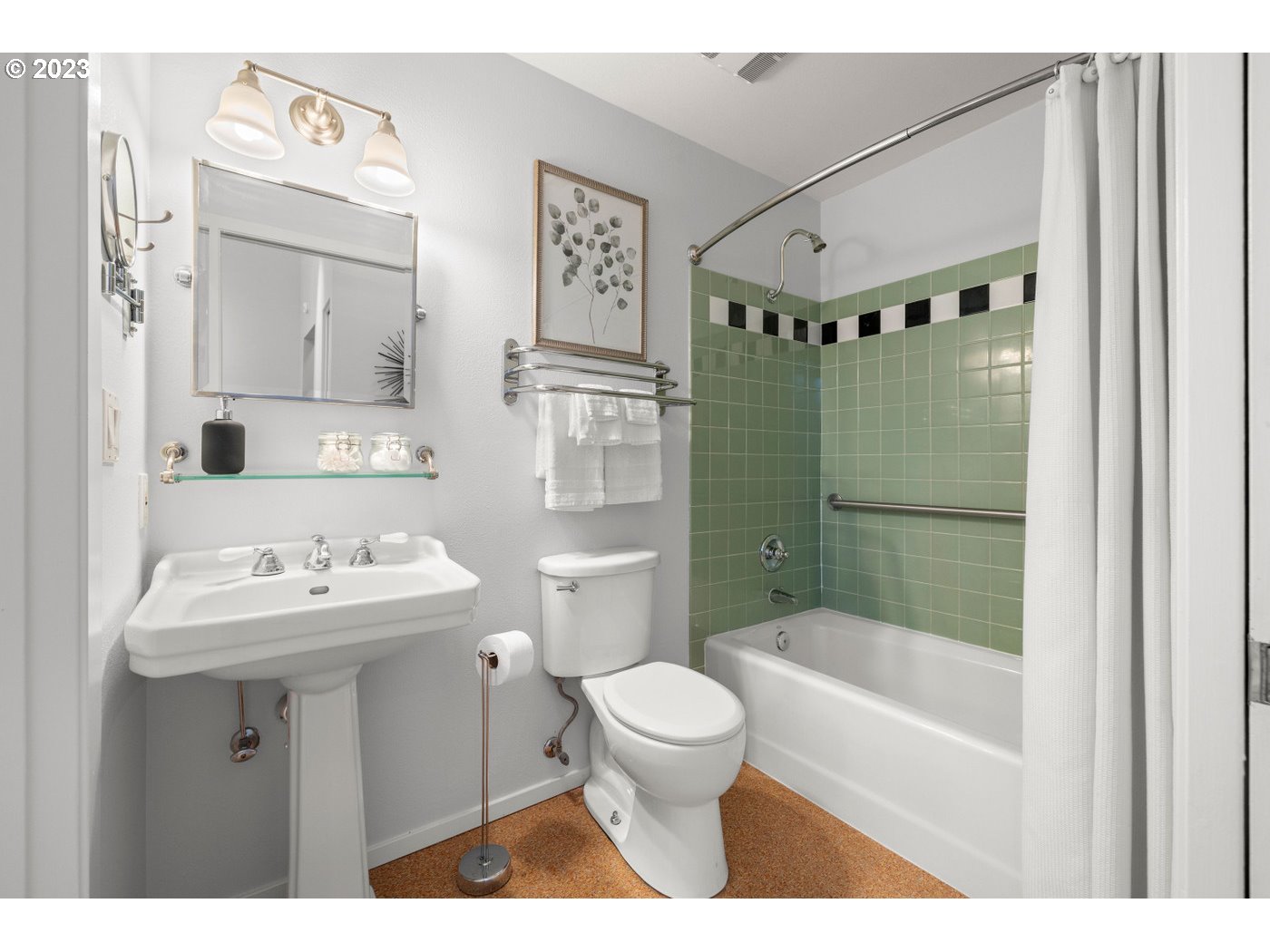 Photo #4: 23341474 Listing 