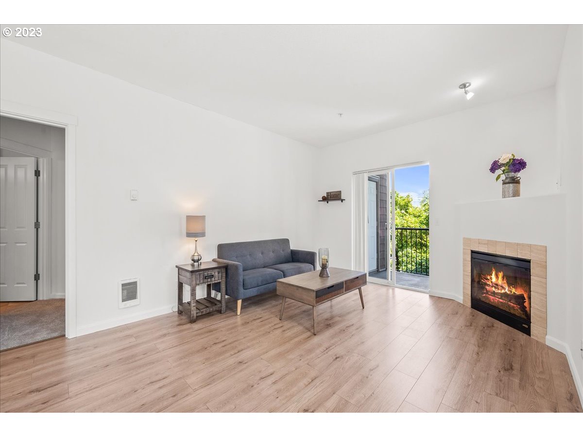 Photo #5: 23344627 Listing 