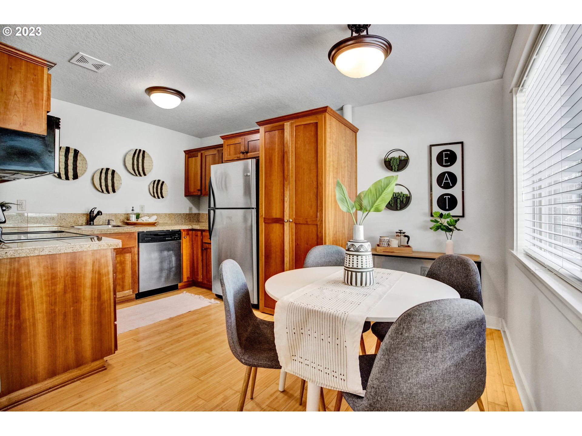 Photo #4: 23348335 Listing 