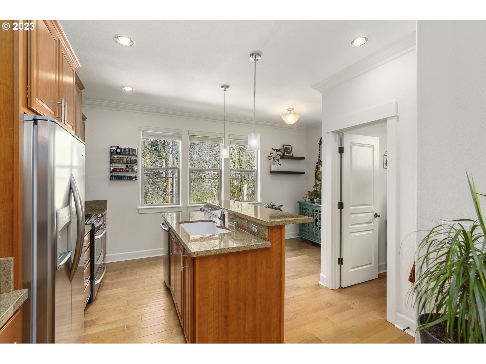 Photo #2: 23348581 Listing 