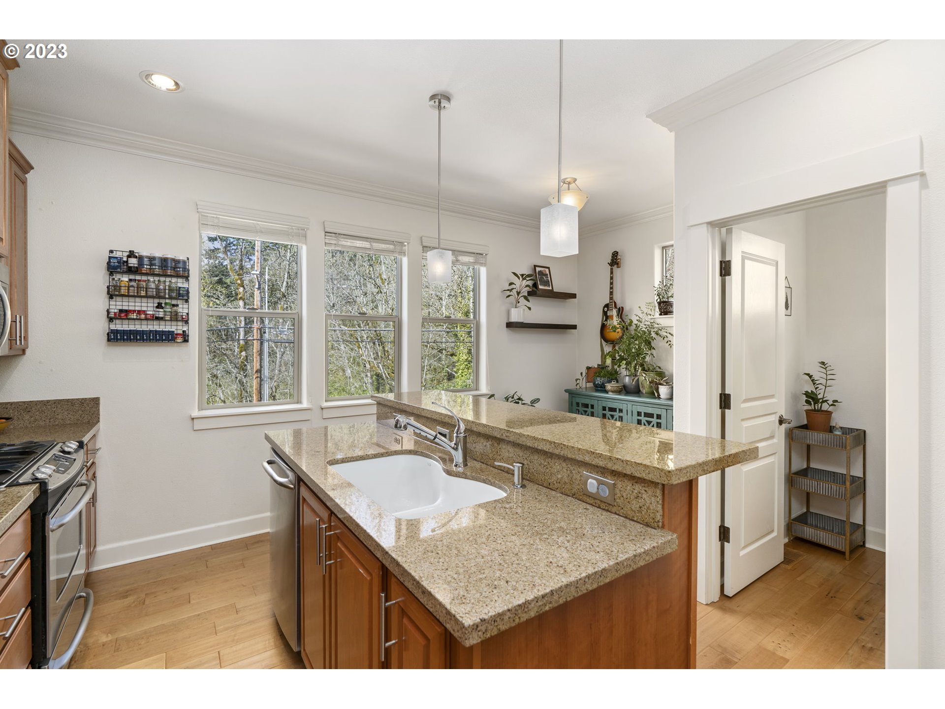 Photo #4: 23348581 Listing 