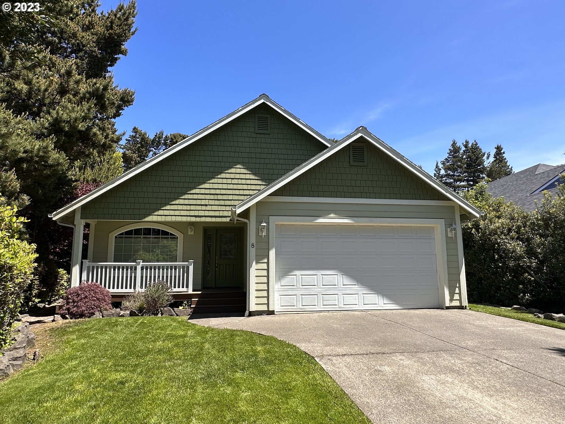 8 Mariners LN, Florence, OR 97439