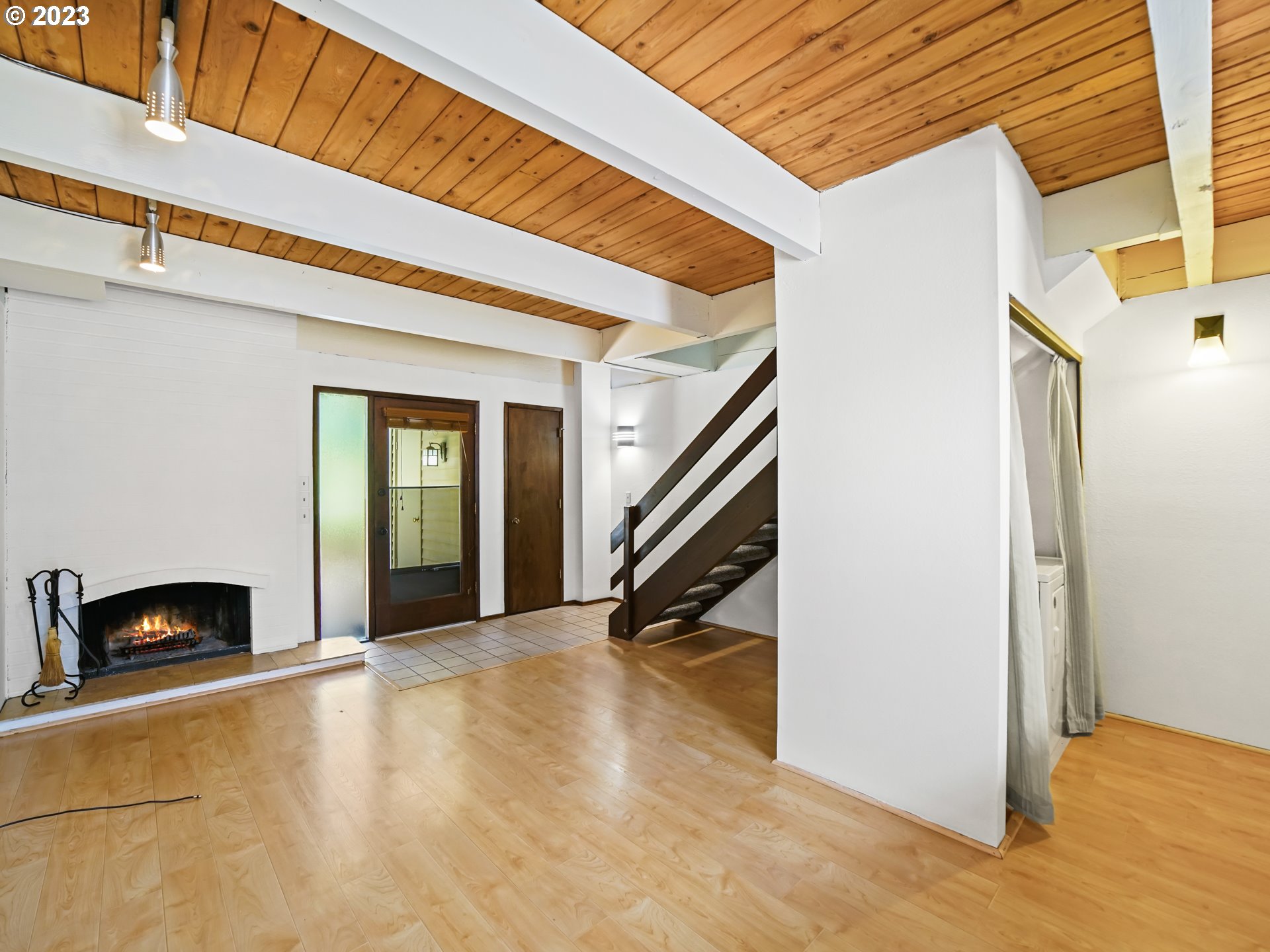 Photo #6: 23351288 Listing 