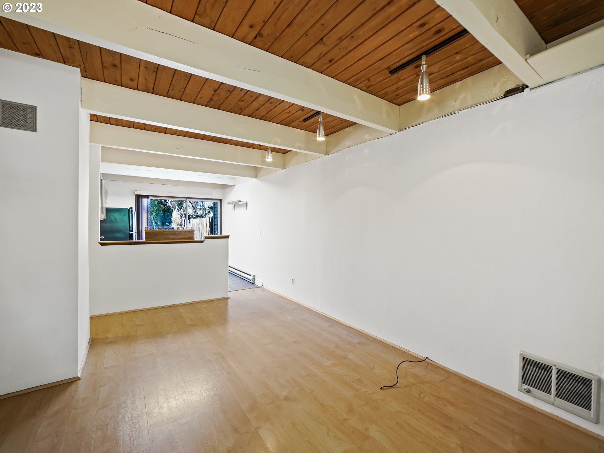 Photo #4: 23351288 Listing 