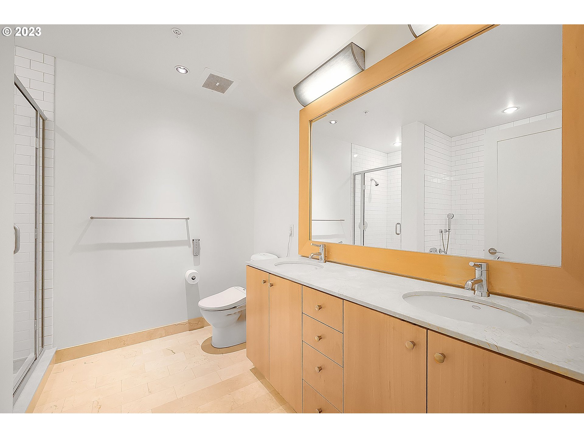 Photo #5: 23351378 Listing 