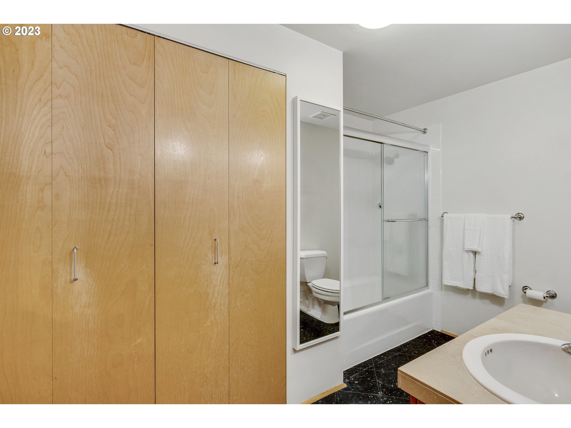 Photo #2: 23353294 Listing 
