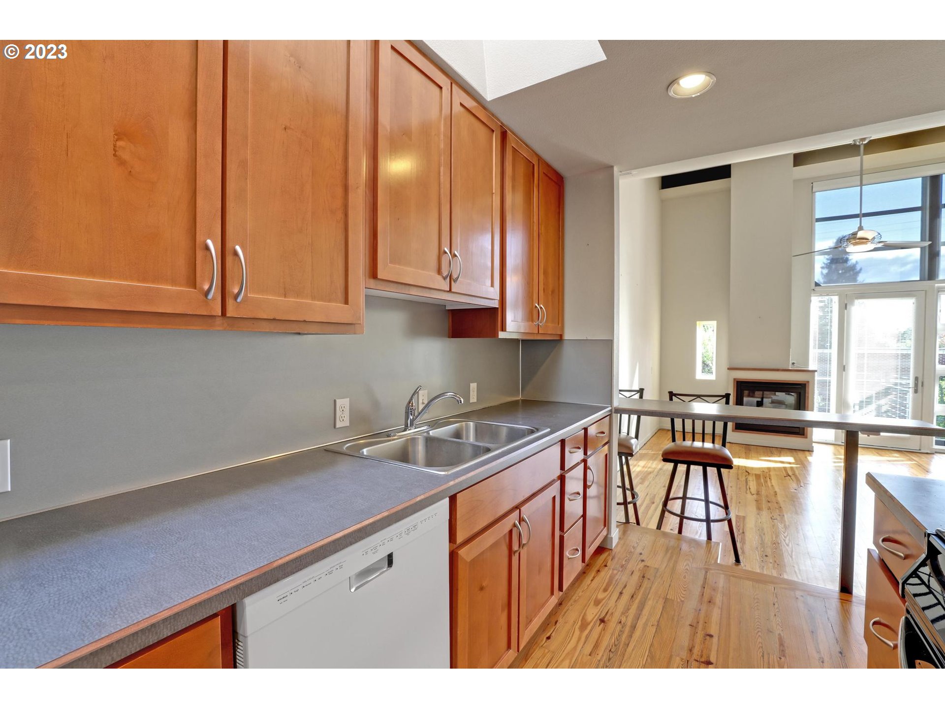 Photo #2: 23353660 Listing 