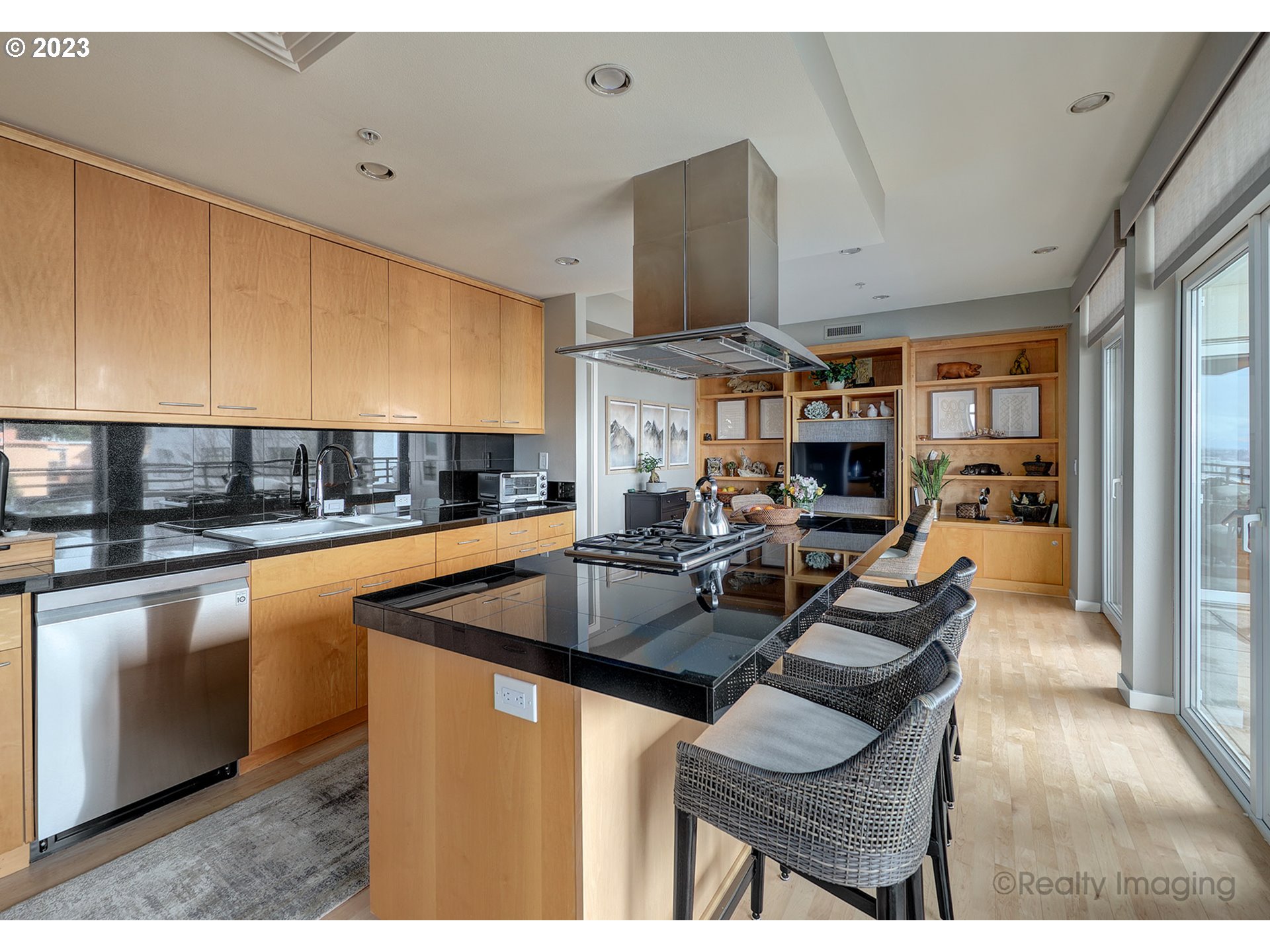 Photo #11: 23356385 Listing 