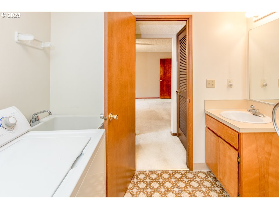 Photo #5: 23358247 Listing 