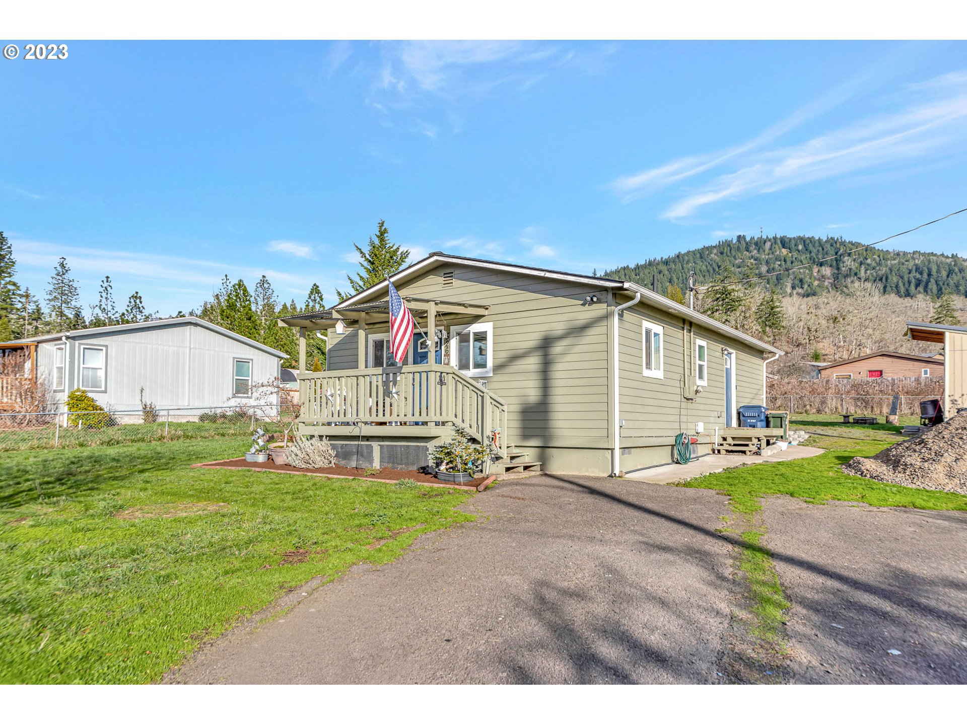 526 D ST, Lowell, OR 97452