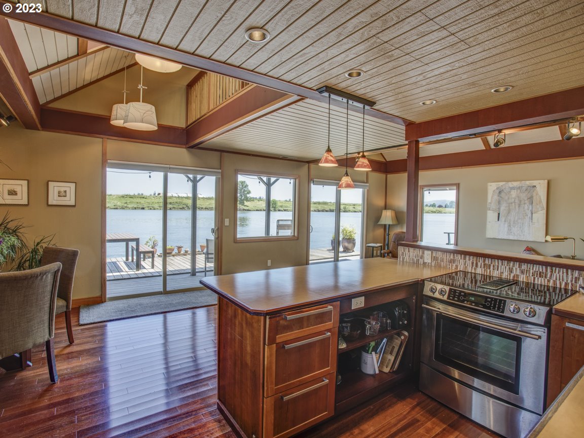 Floating Homes for Sale in Portland Oregon, Houseboats, Moorages, and