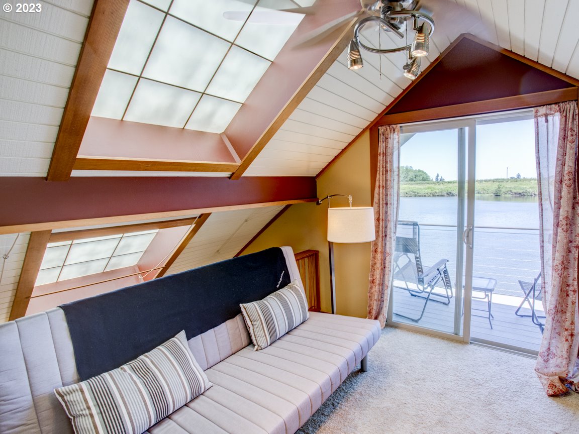 Floating Homes for Sale in Portland Oregon, Houseboats, Moorages, and