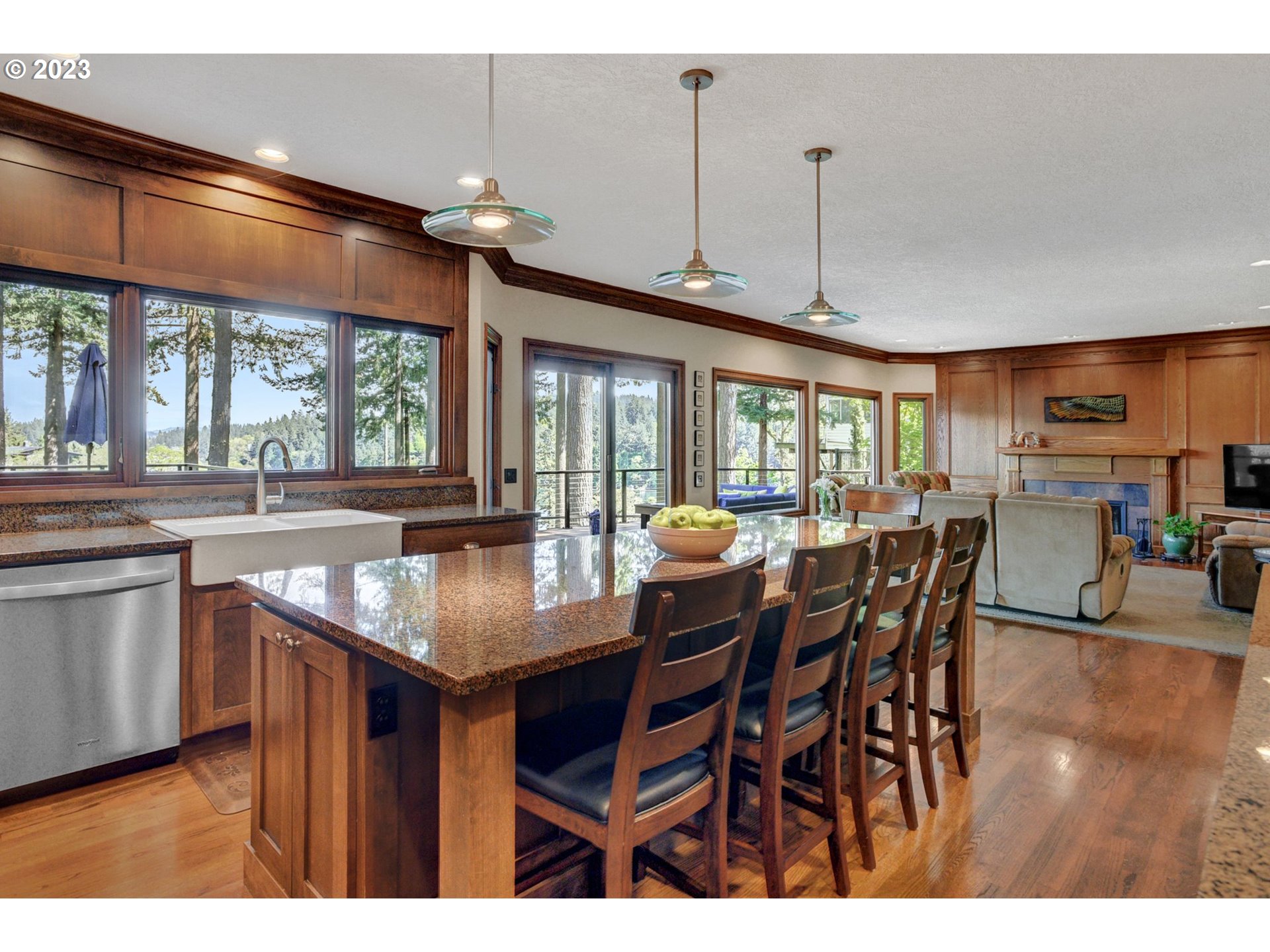 15575 VILLAGE DR Lake Oswego, OR 97034