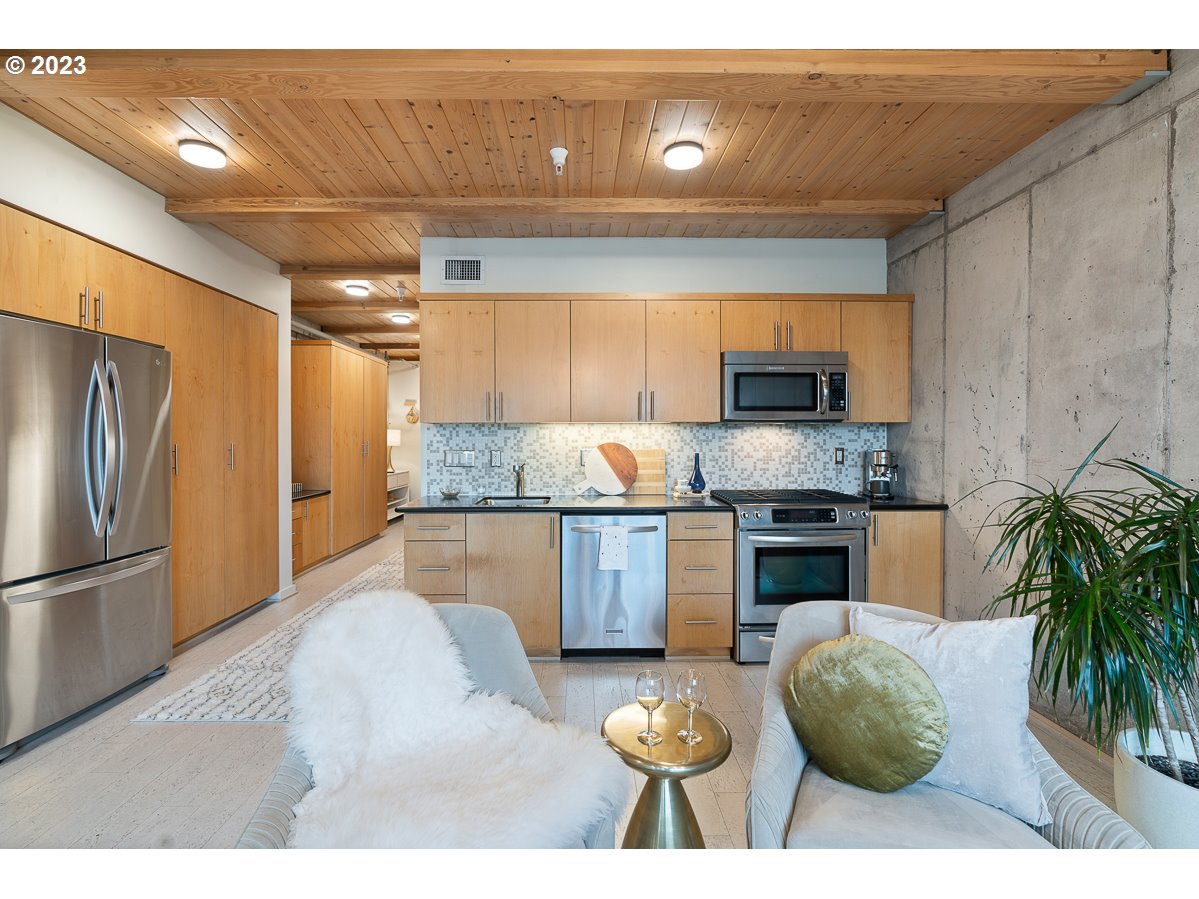 Photo #4: 23371329 Listing 