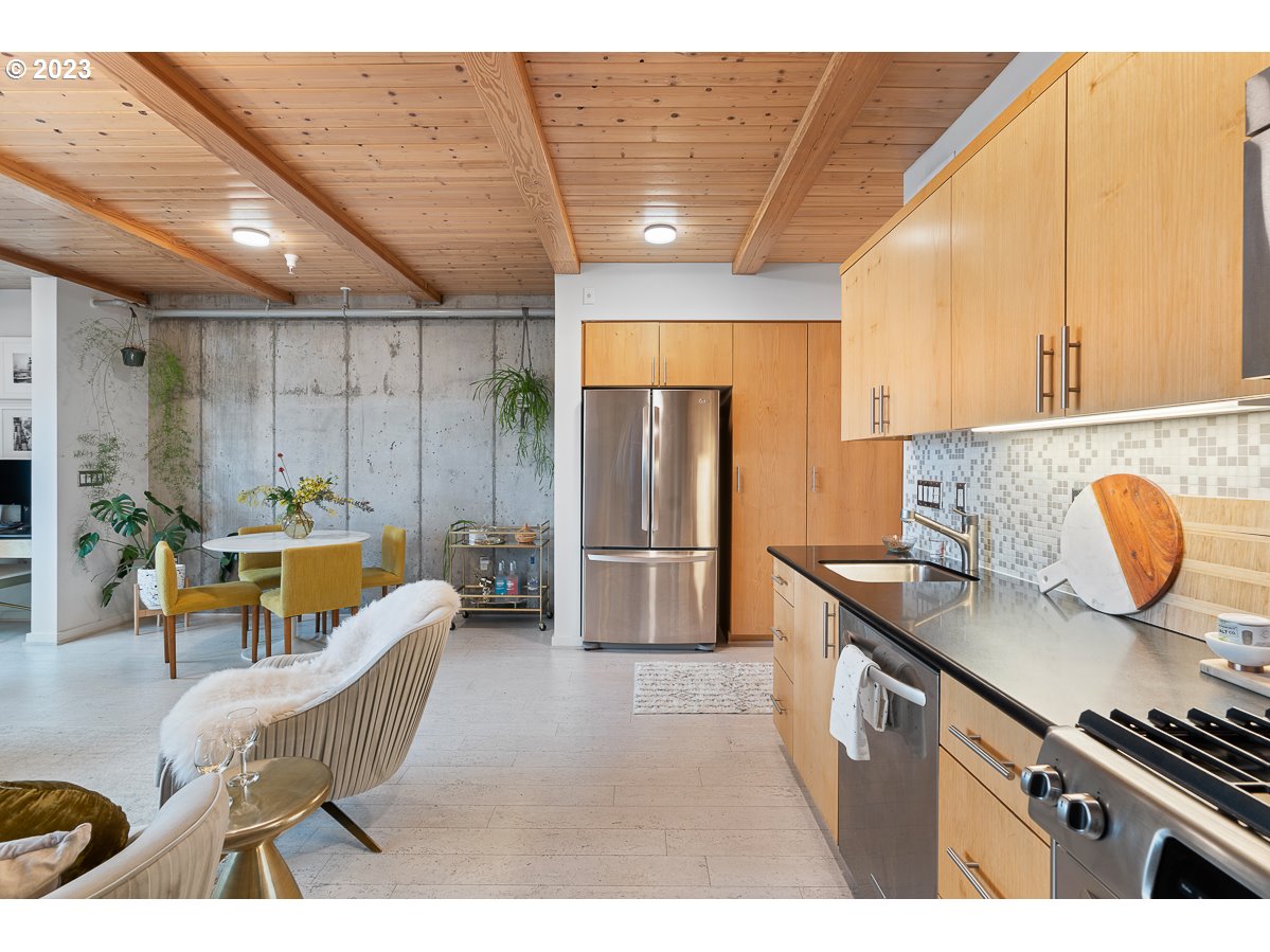 Photo #5: 23371329 Listing 