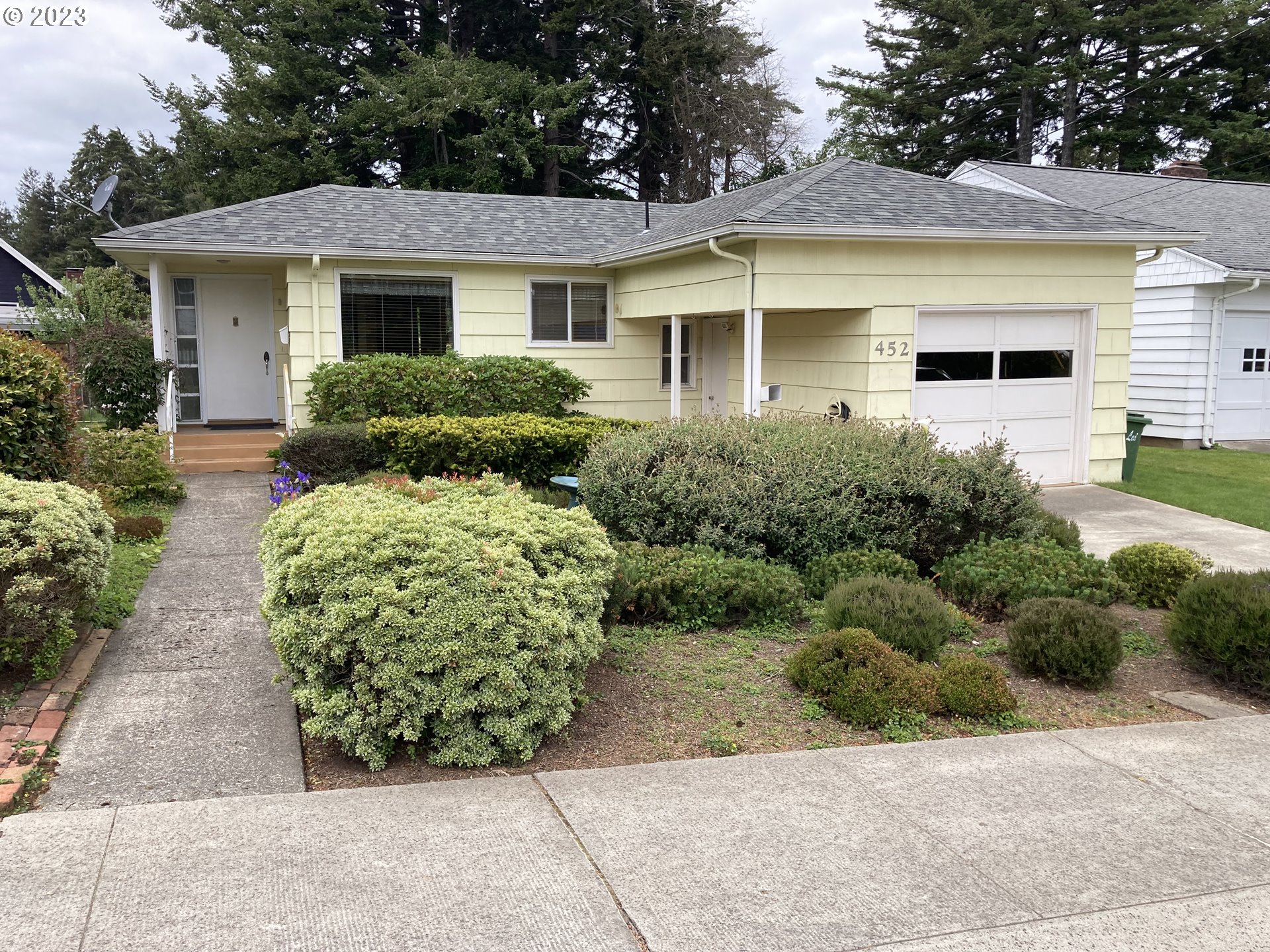 452 SIMPSON AVE, North Bend, OR 97459