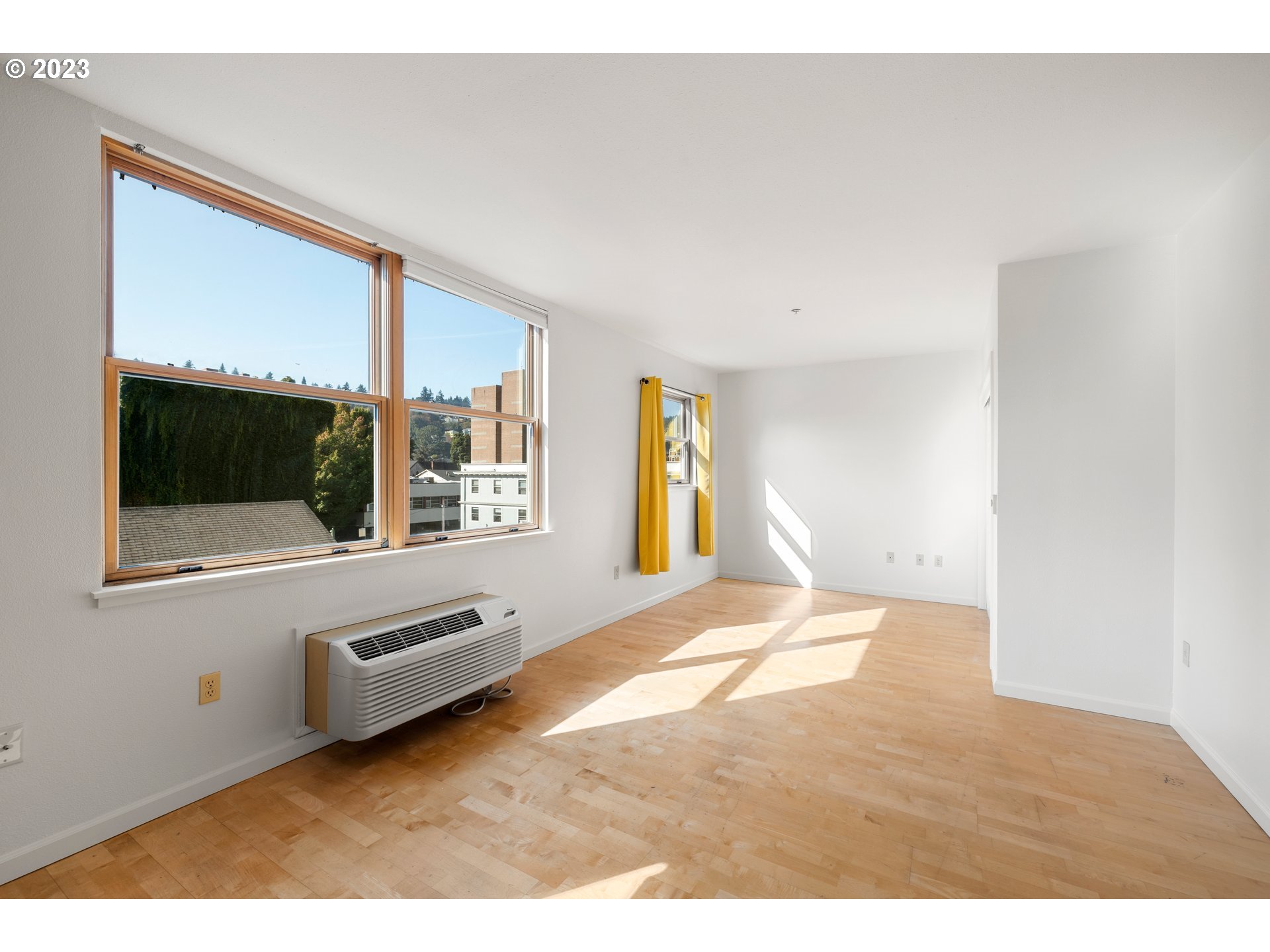 Photo #3: 23375095 Listing 