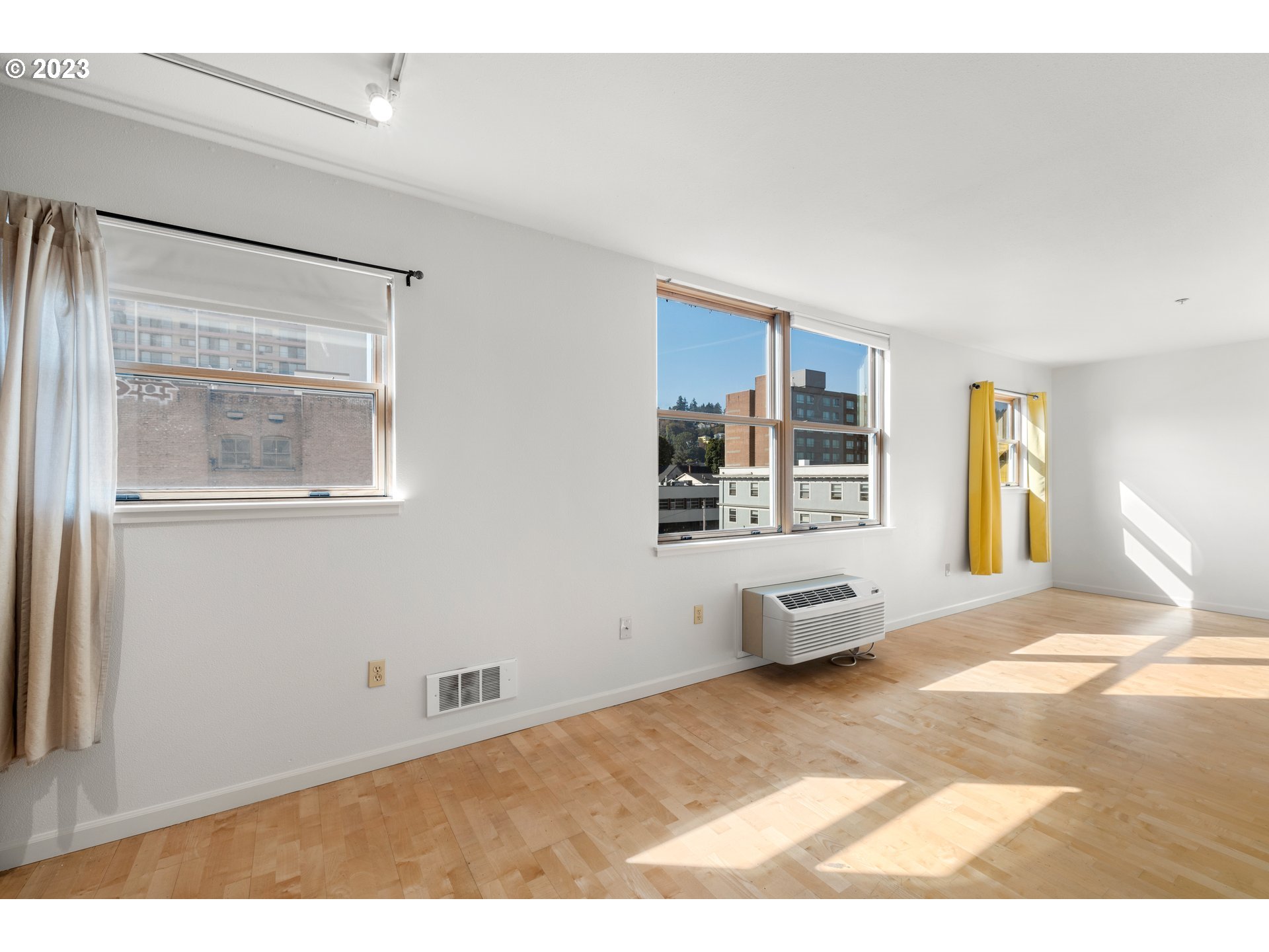 Photo #4: 23375095 Listing 