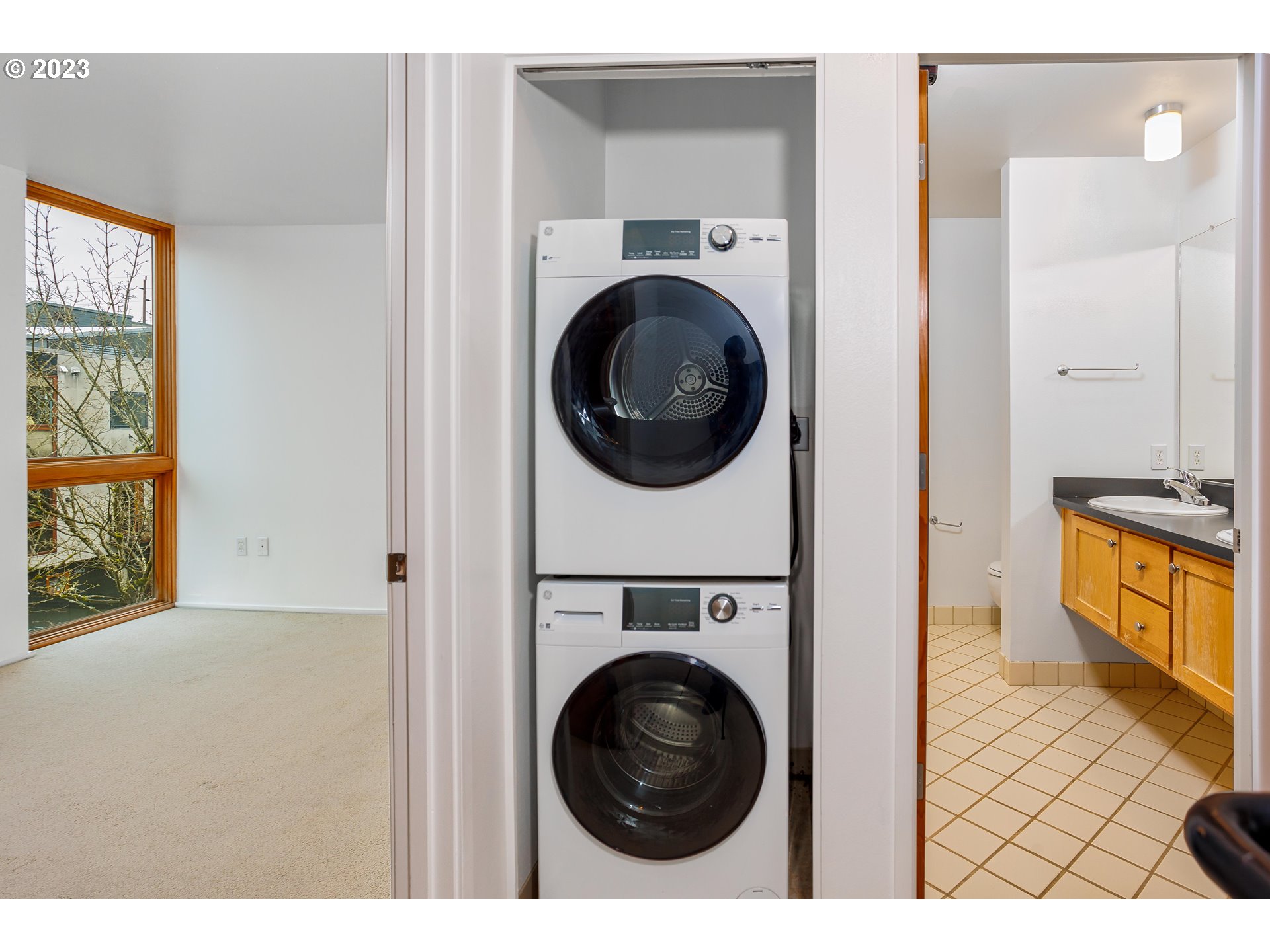 Photo #5: 23379226 Listing 