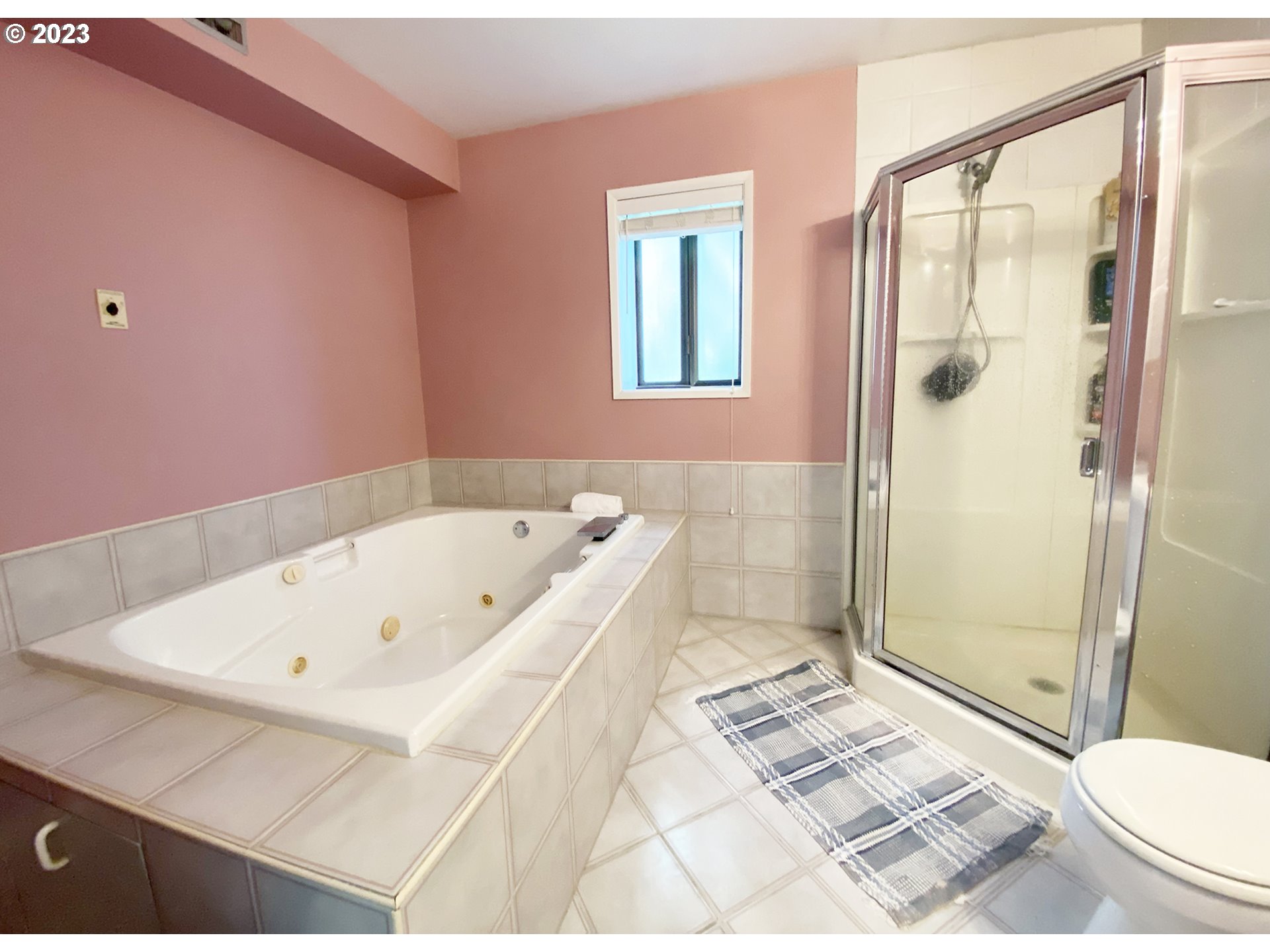 Photo #2: 23384445 Listing 