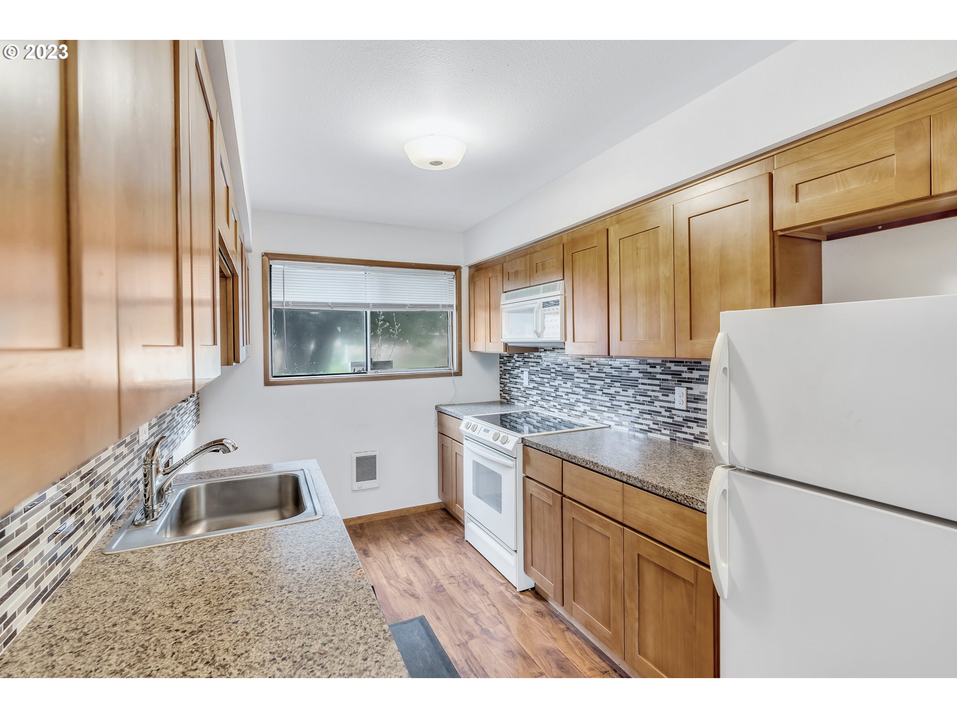 Photo #2: 23384620 Listing 
