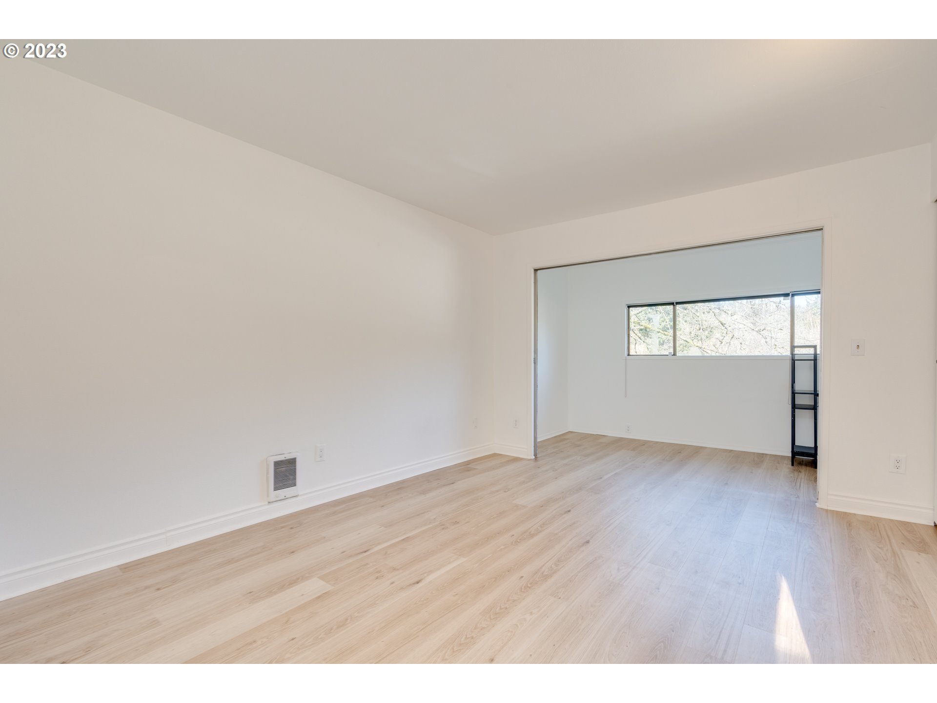 Photo #5: 23386894 Listing 