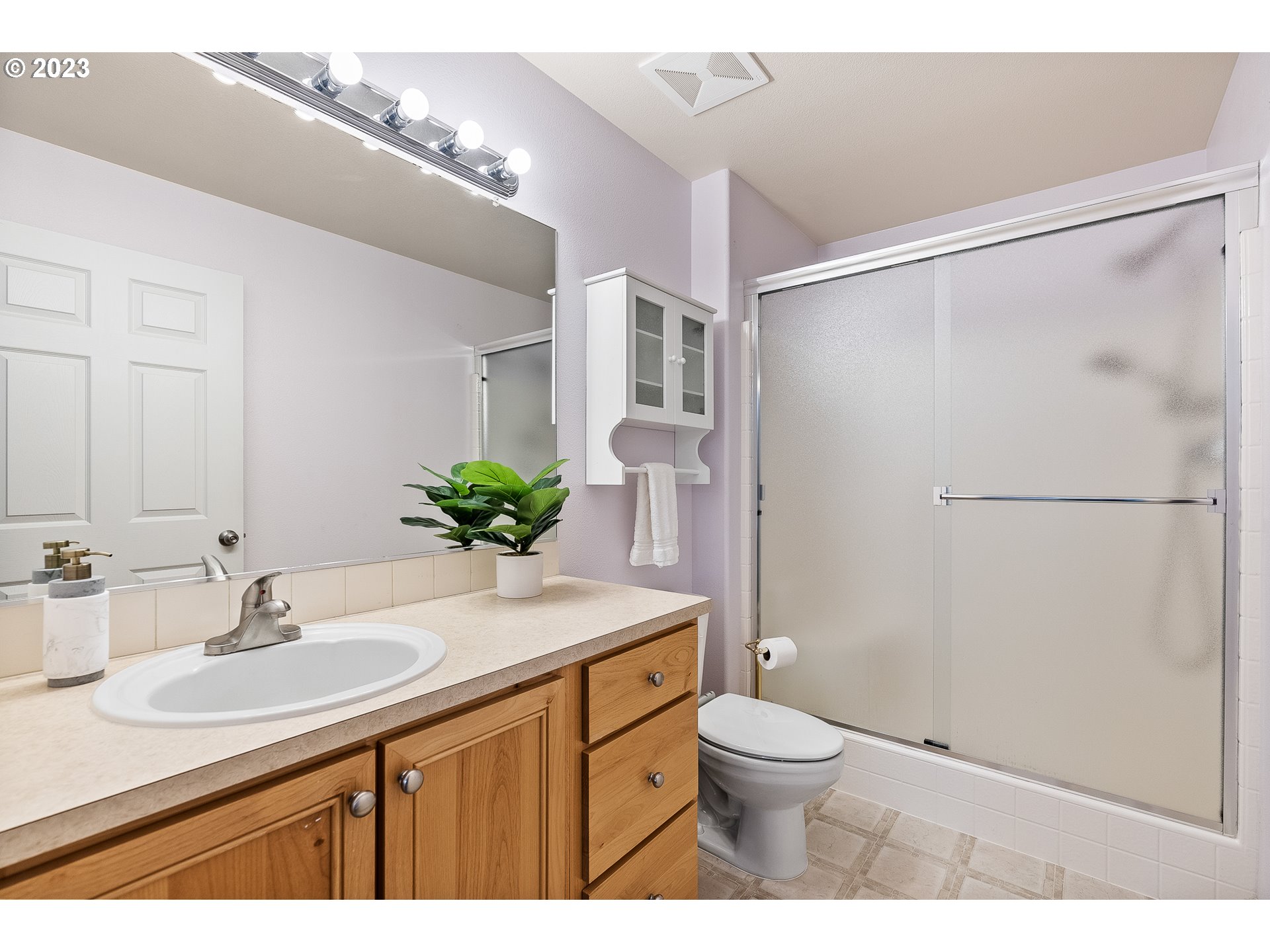 Photo #2: 23387224 Listing 