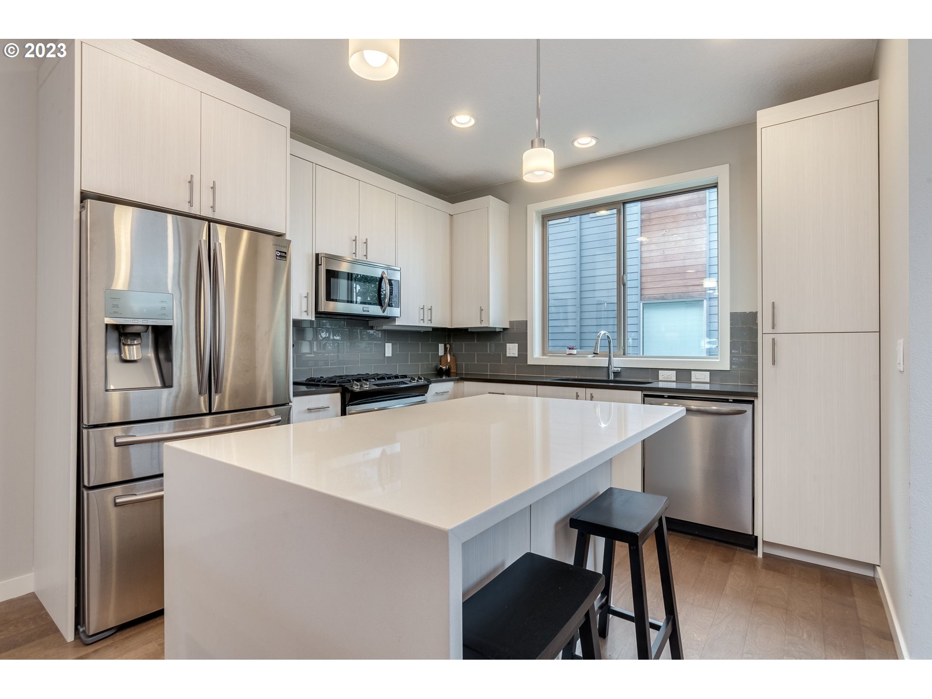 Photo #5: 23388808 Listing 