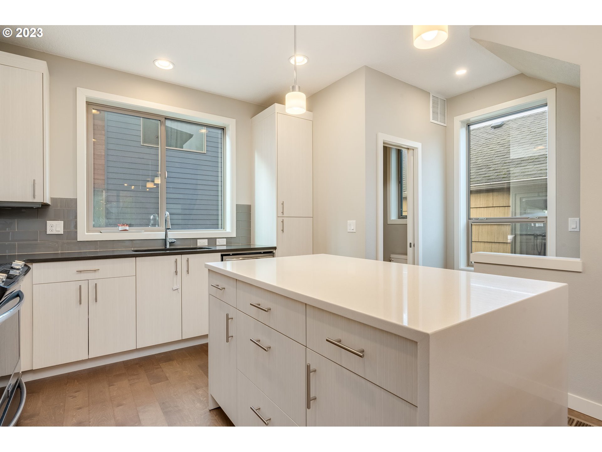 Photo #6: 23388808 Listing 