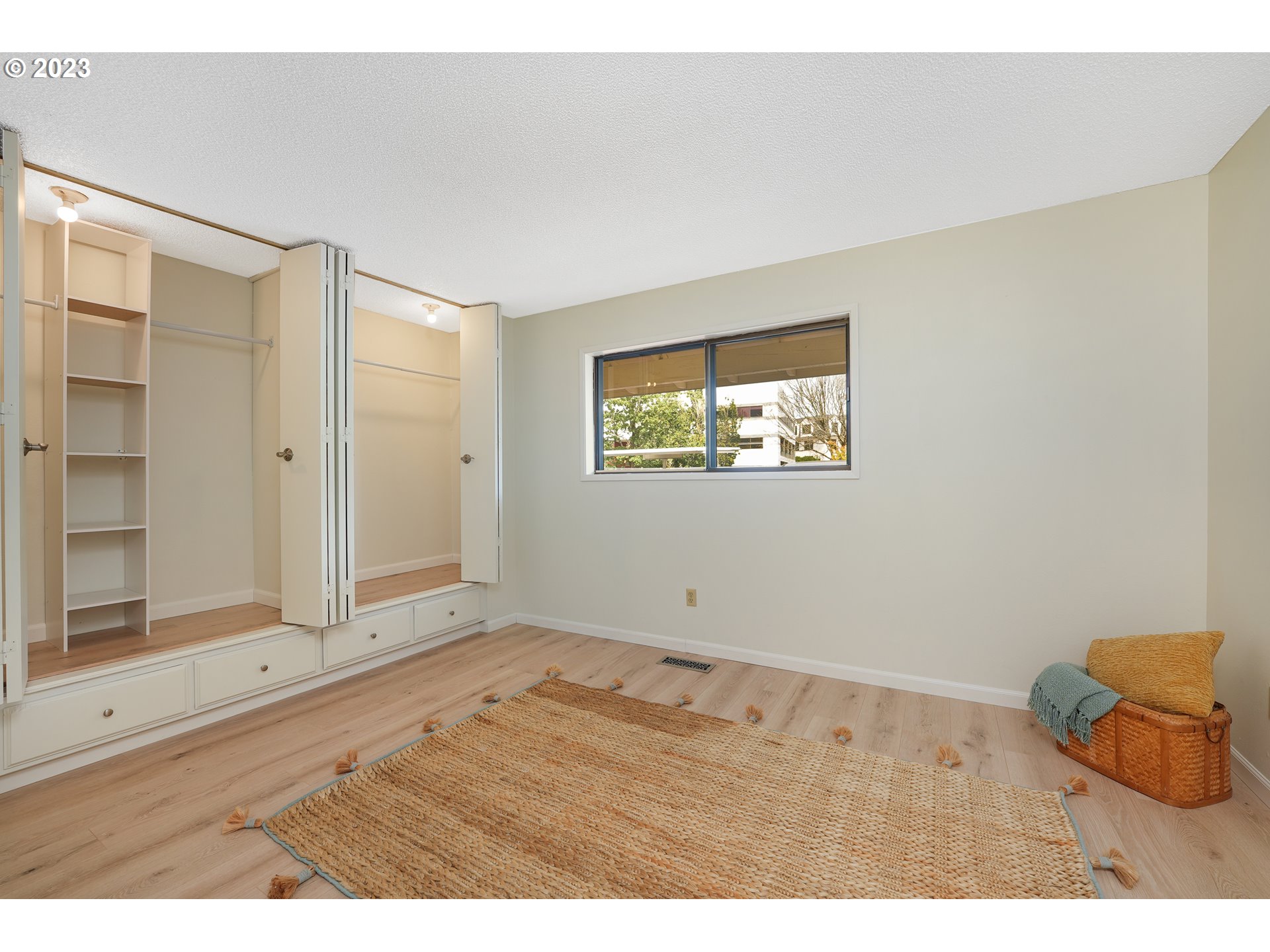 Photo #6: 23391616 Listing 