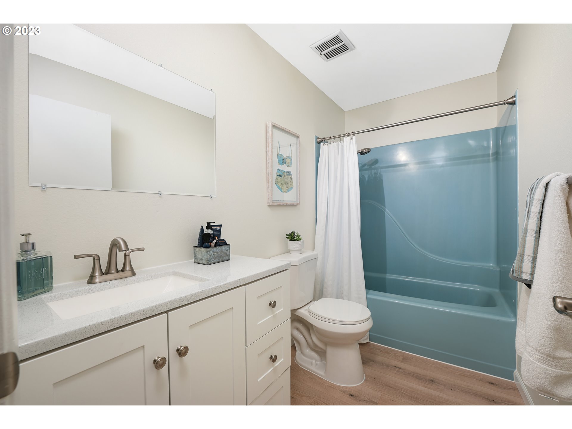 Photo #2: 23391616 Listing 