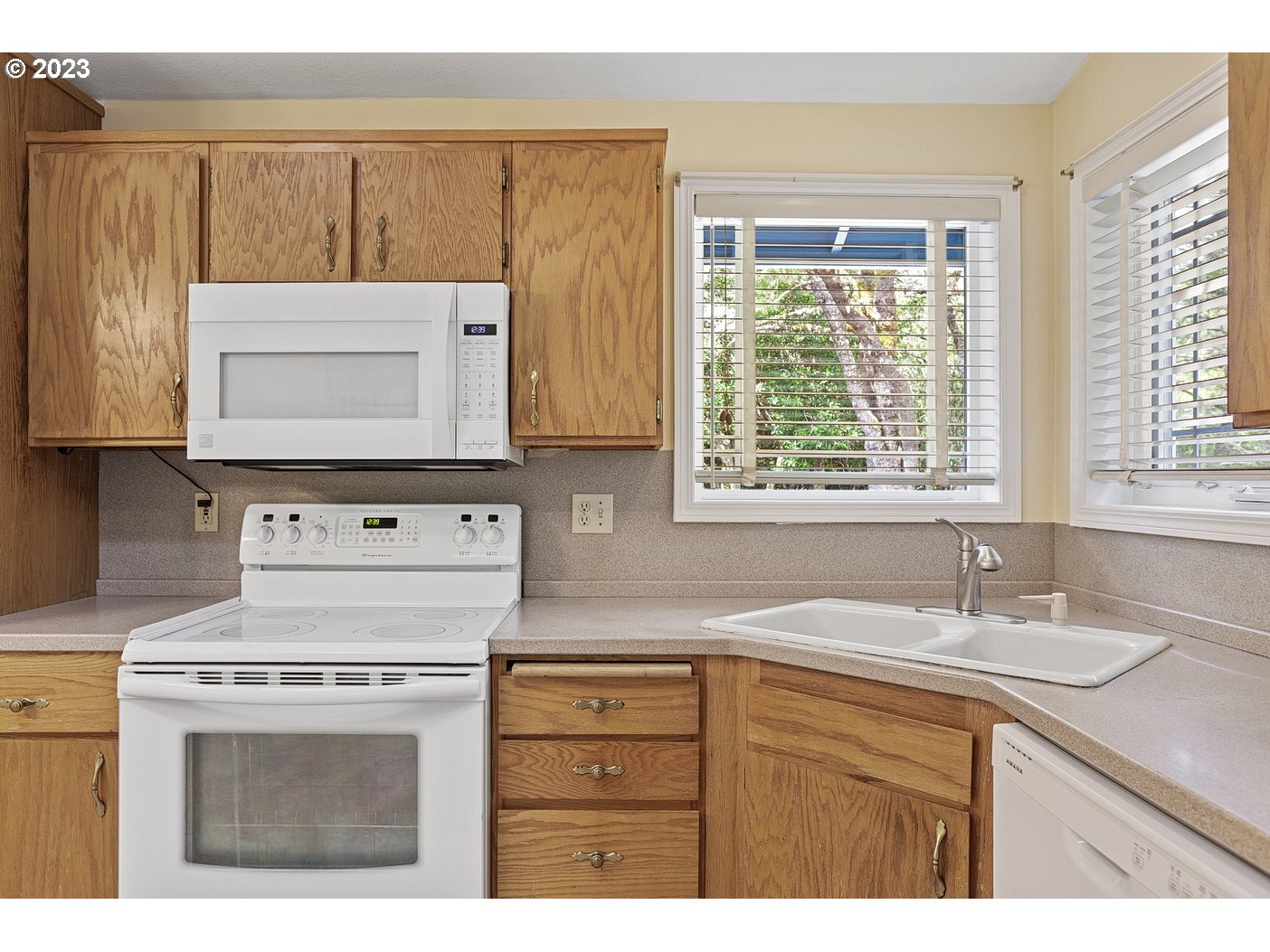 4886 OCEANA DR Florence, OR 97439