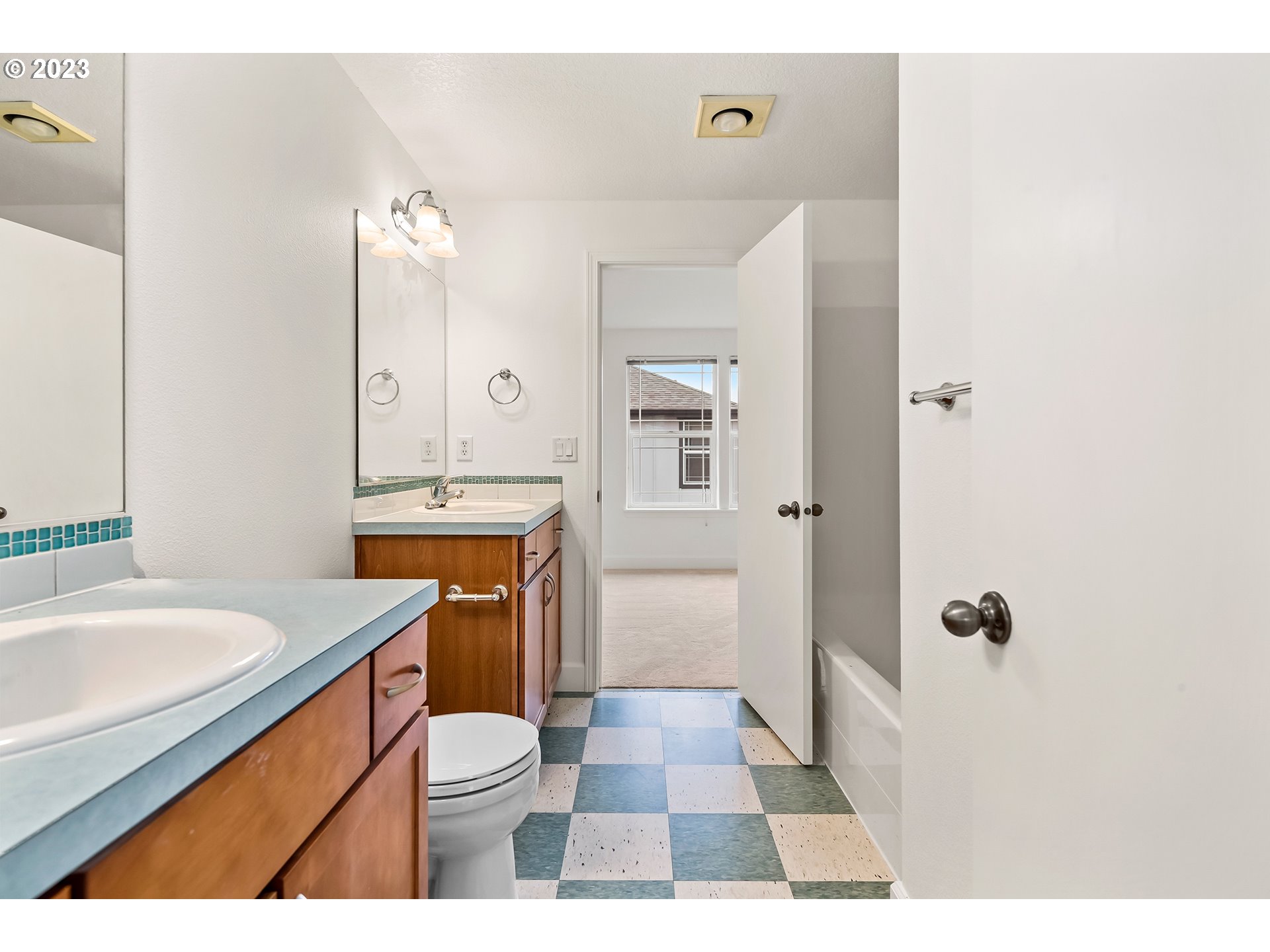 Photo #5: 23396766 Listing 