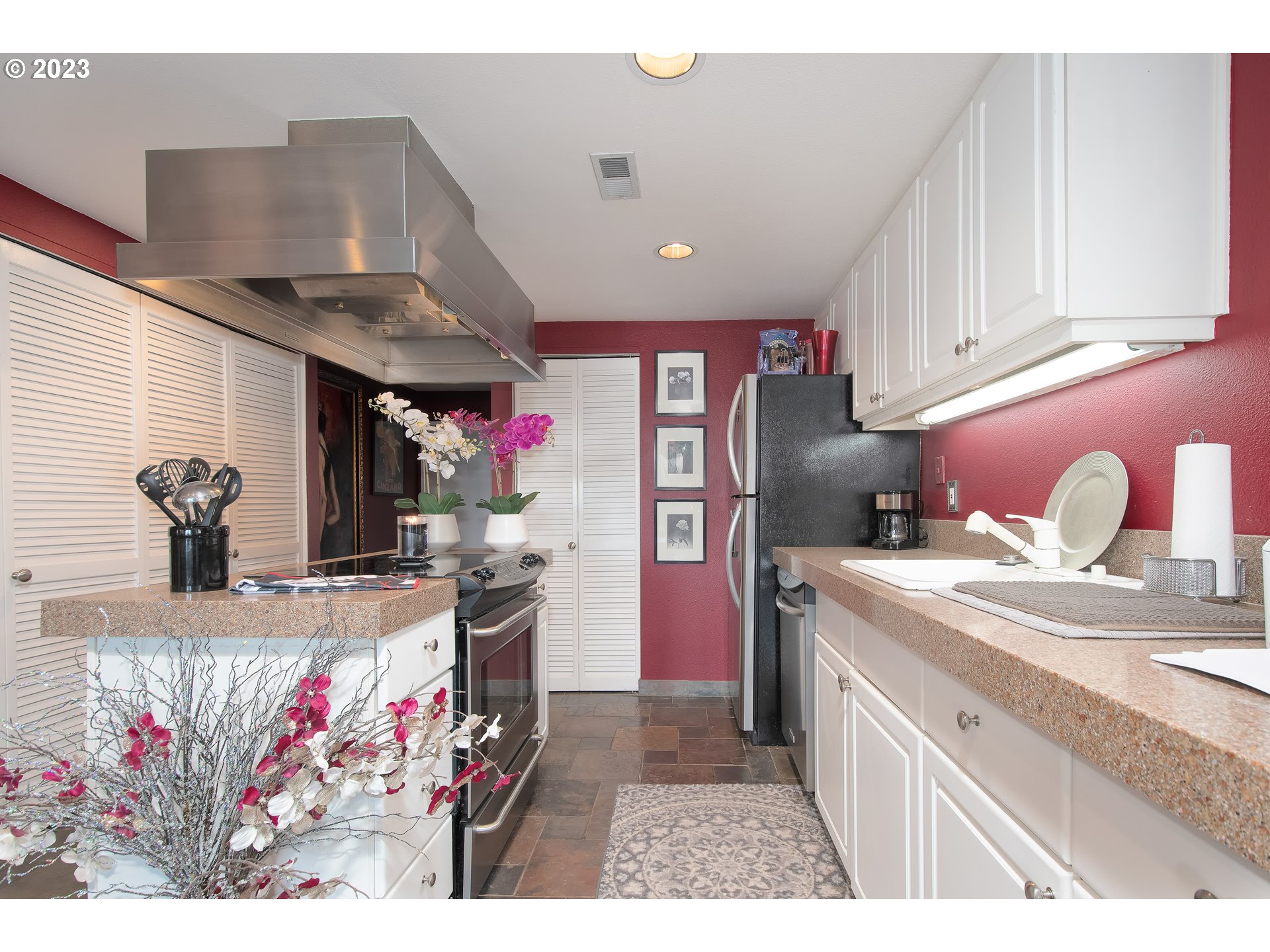 Photo #6: 23396995 Listing 