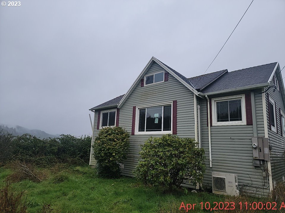 64181 WATSONVILLE RD, Coos Bay, OR 97420