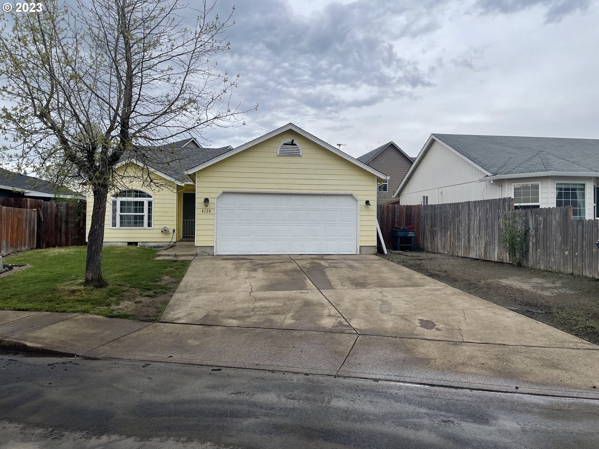 Perfect starter or downsizer home conveniently located to schools, shops and recreation. Room for RV, large kitchen, vaulted ceiling, patio and fenced yard. Come put your personal finishing touches on this affordable home that you can call your own.