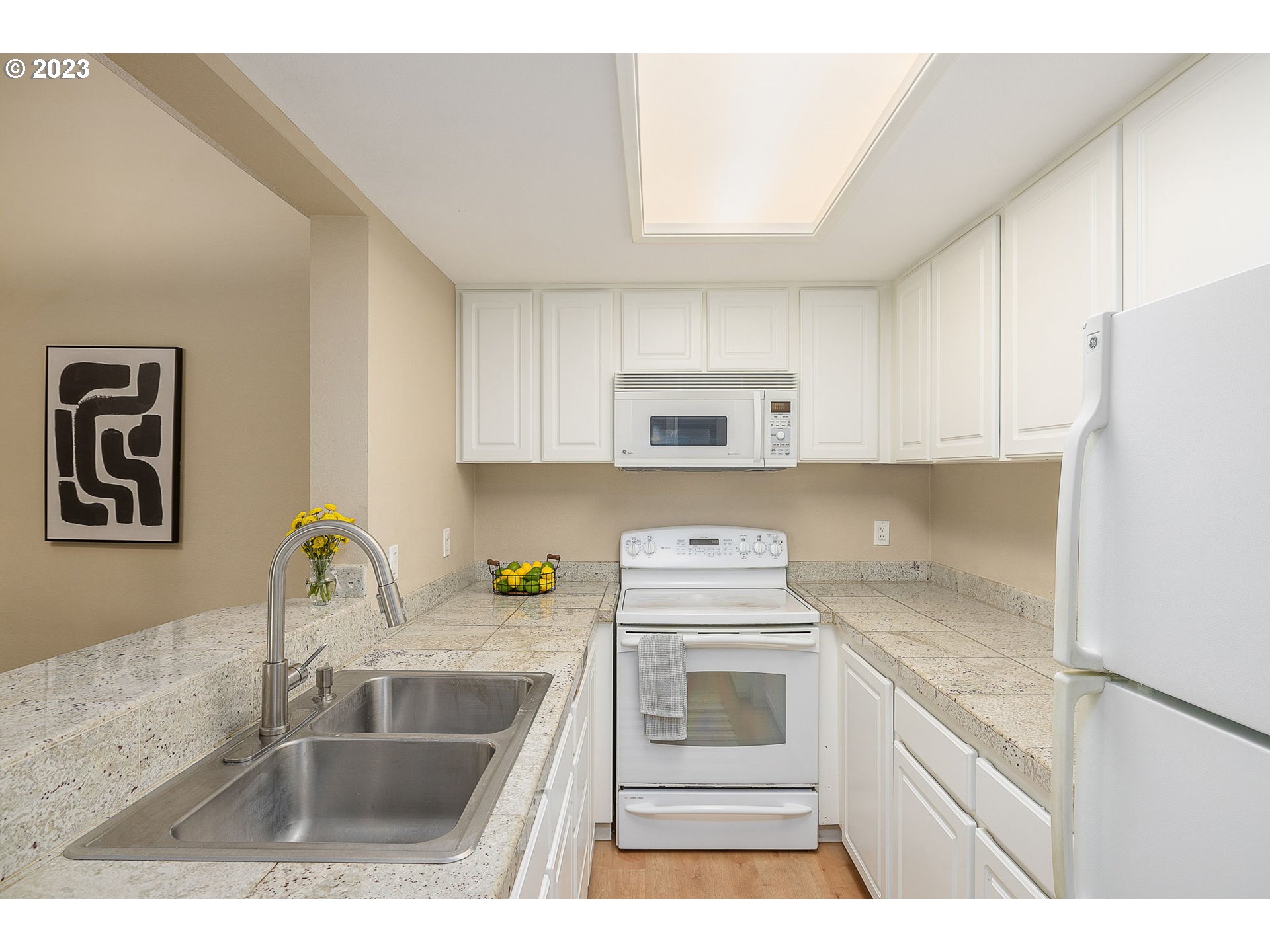 Photo #8: 23408263 Listing 