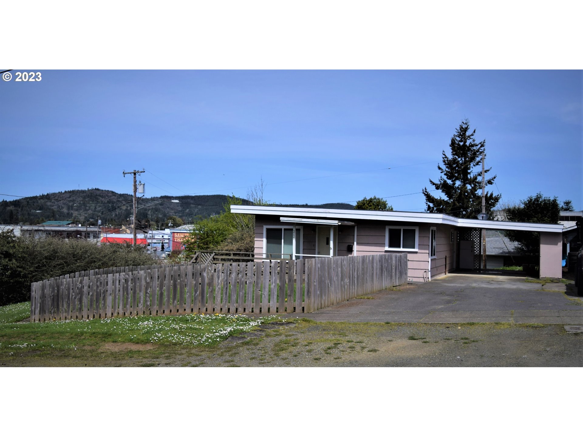 216 E MAIN ST, Coquille, OR 97423