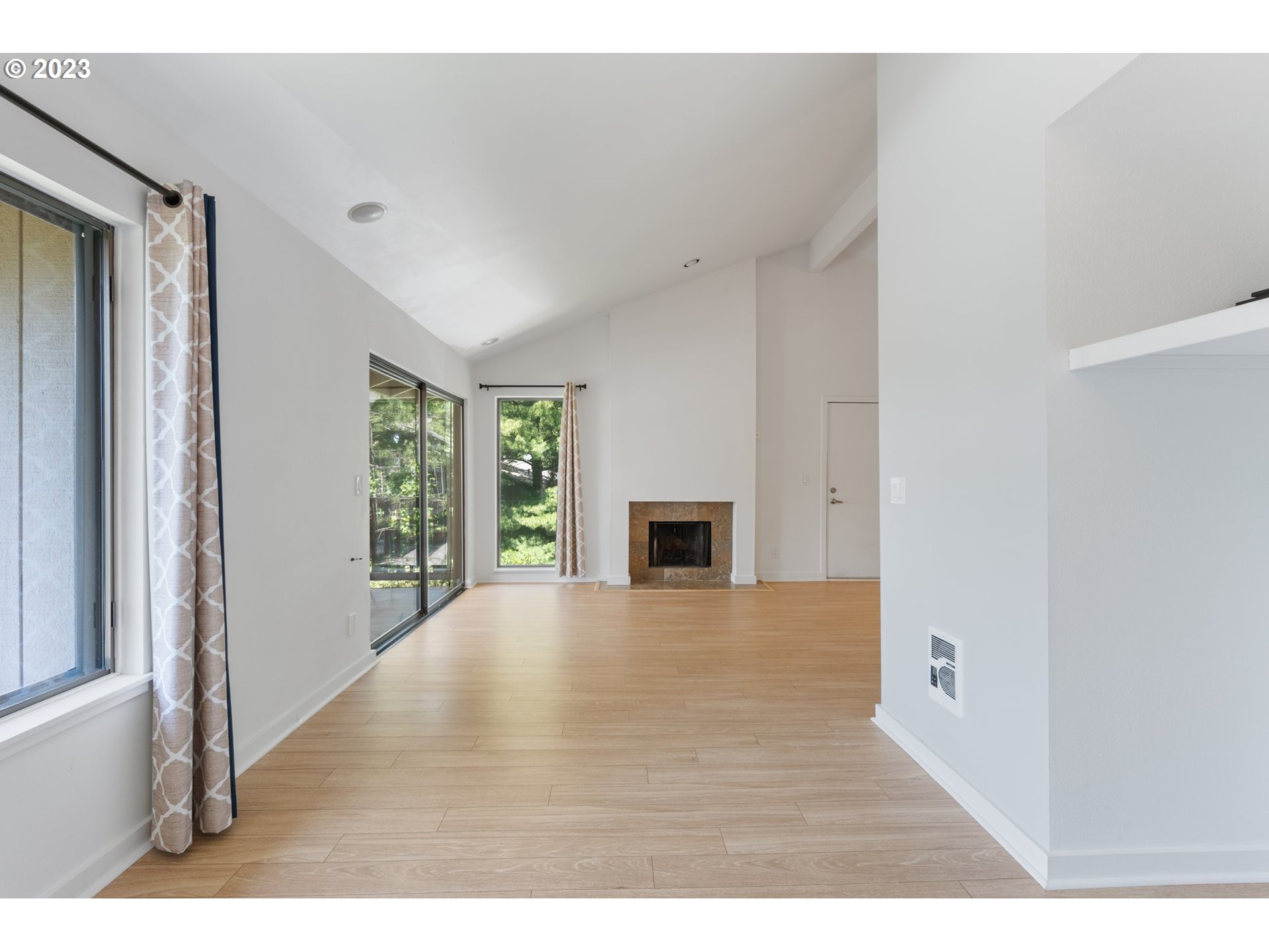 Photo #6: 23415358 Listing 