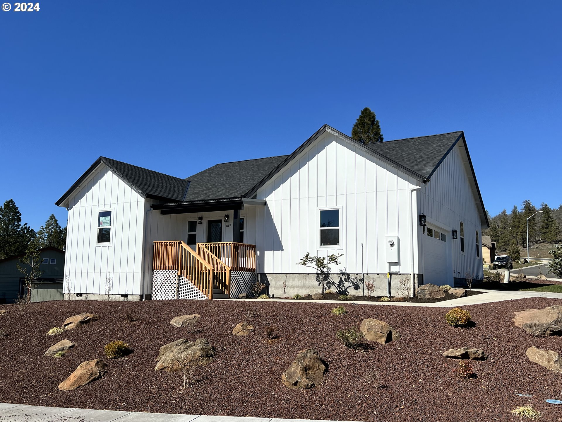 817 Whitney DR, Goldendale, WA 