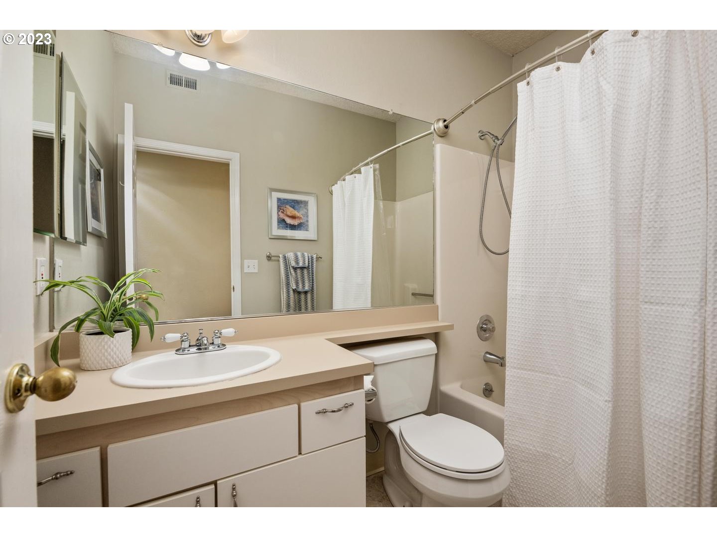 Photo #3: 23415568 Listing 