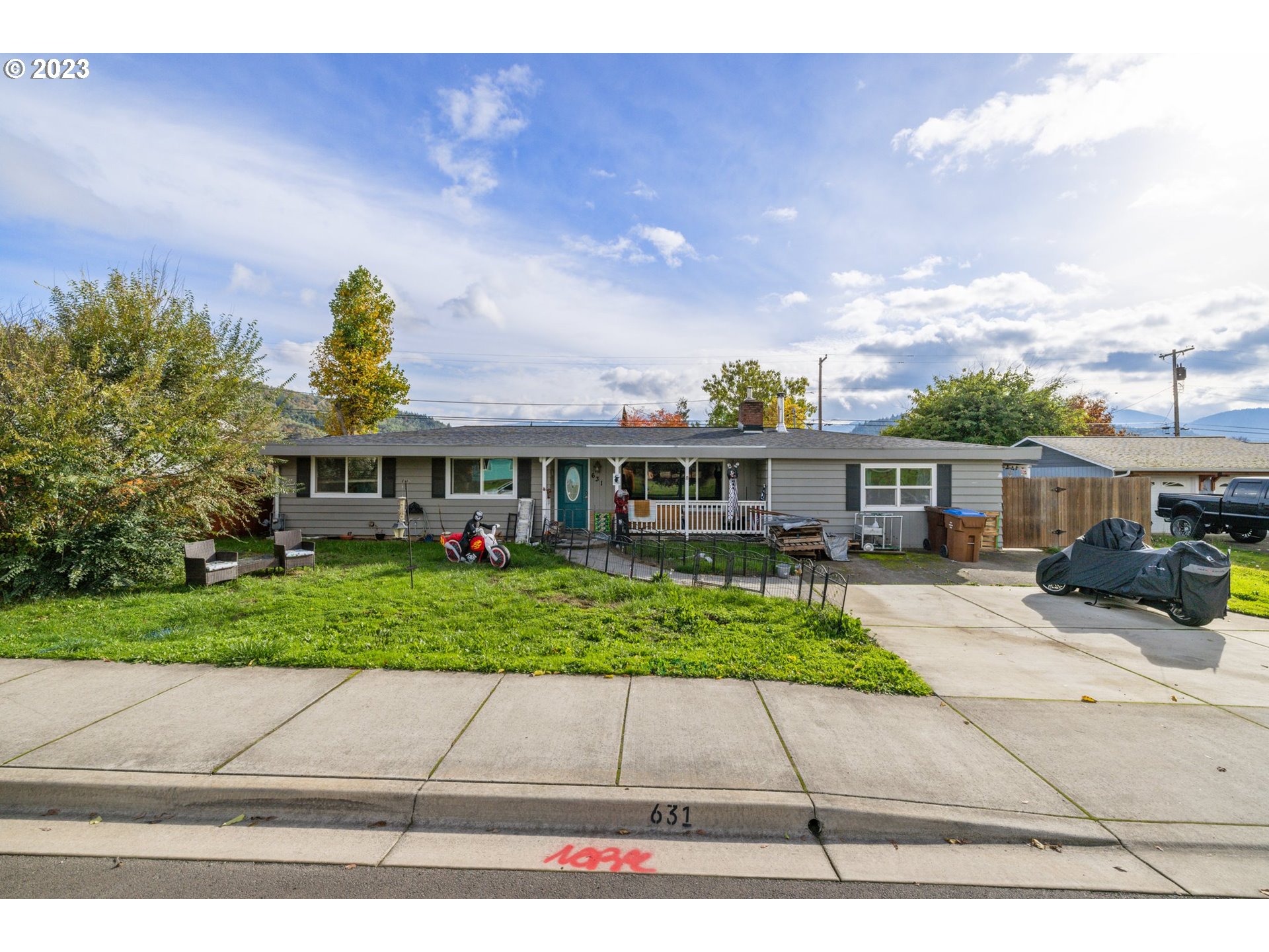 631 E 4TH AVE, Riddle, OR 