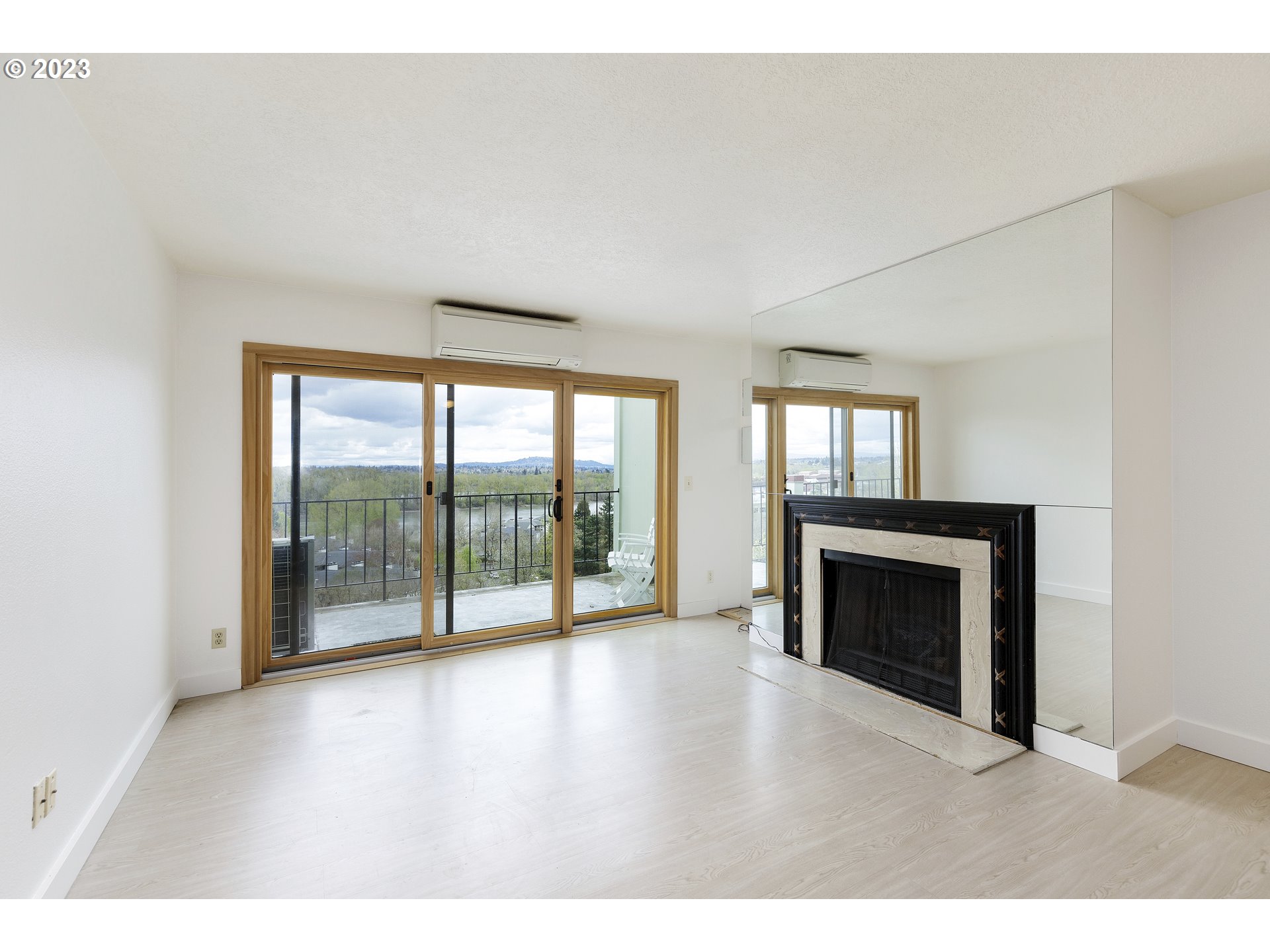 Photo #5: 23419248 Listing 
