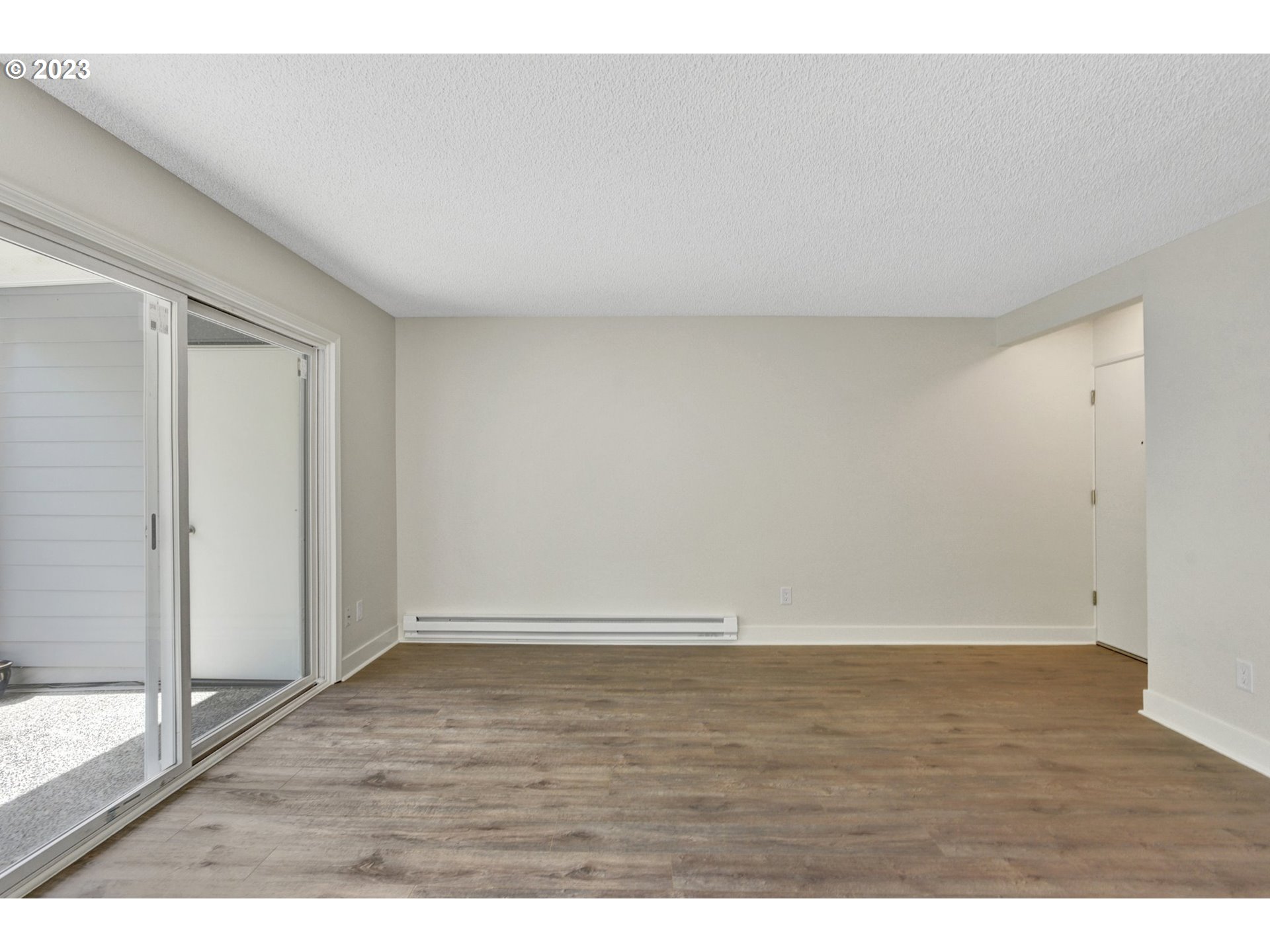 Photo #2: 23419329 Listing 