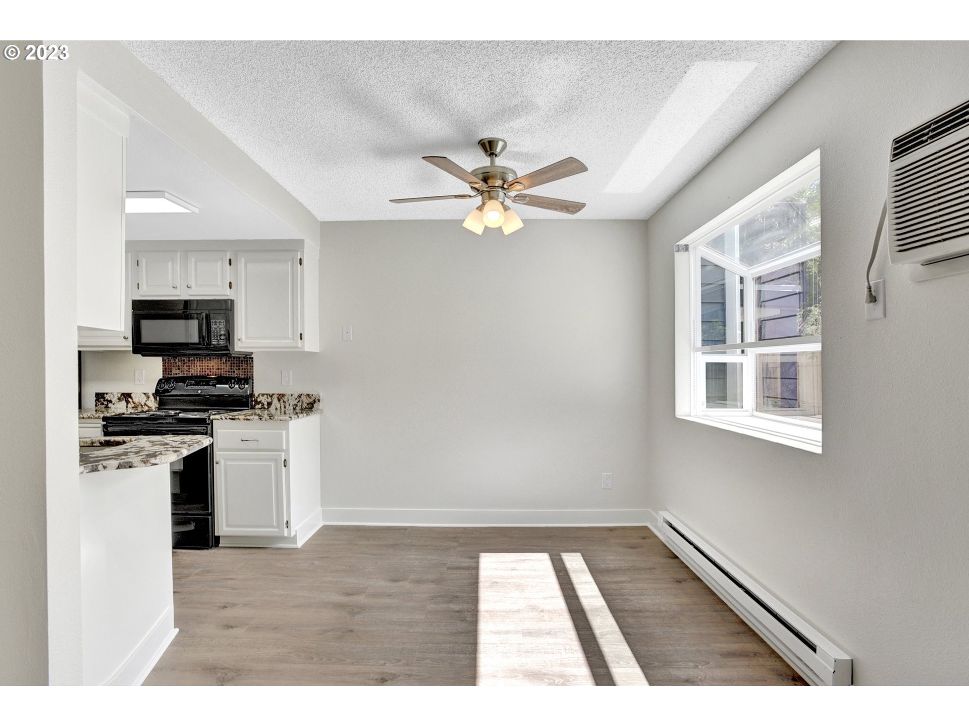 Photo #4: 23419329 Listing 