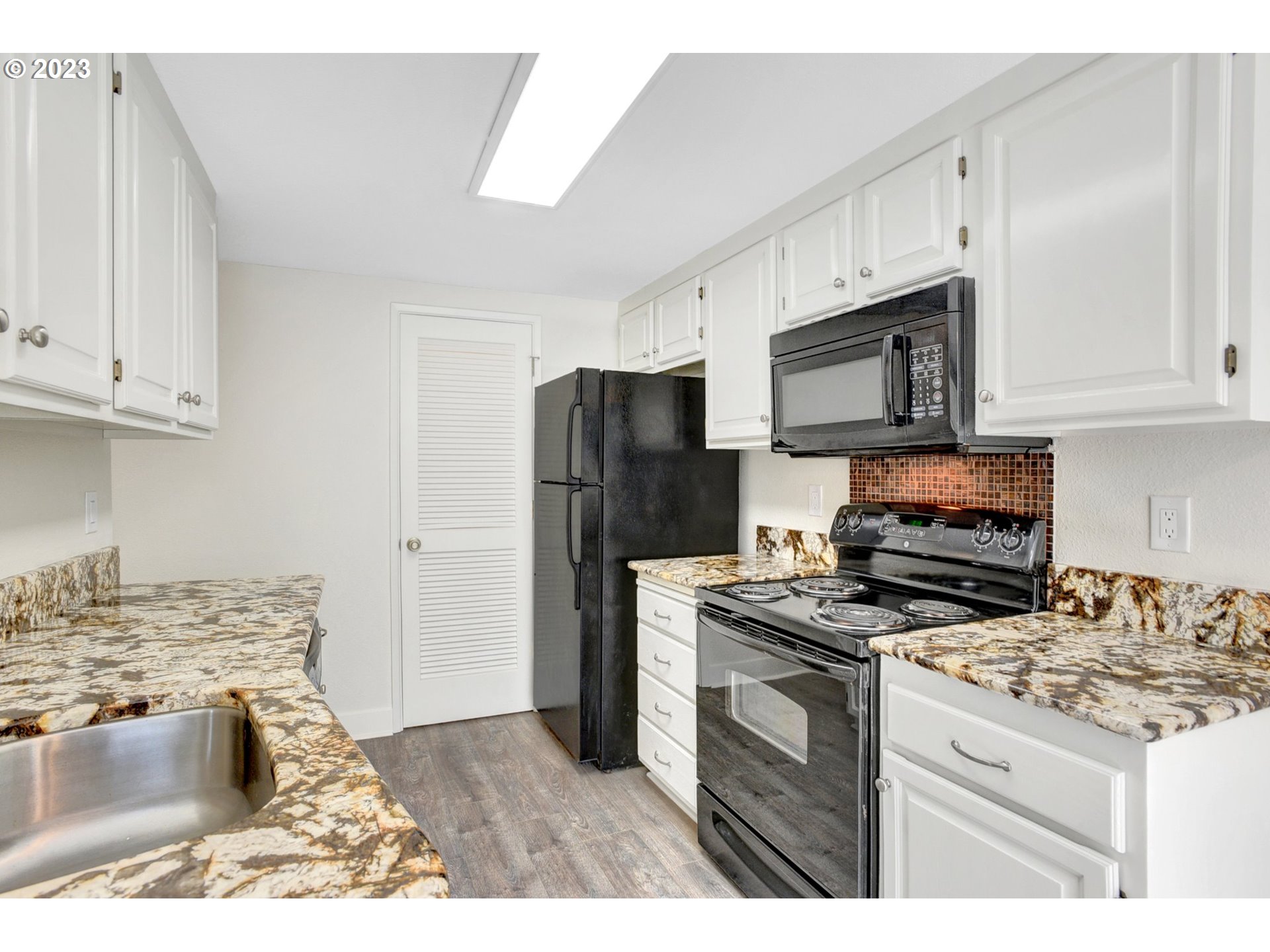 Photo #6: 23419329 Listing 